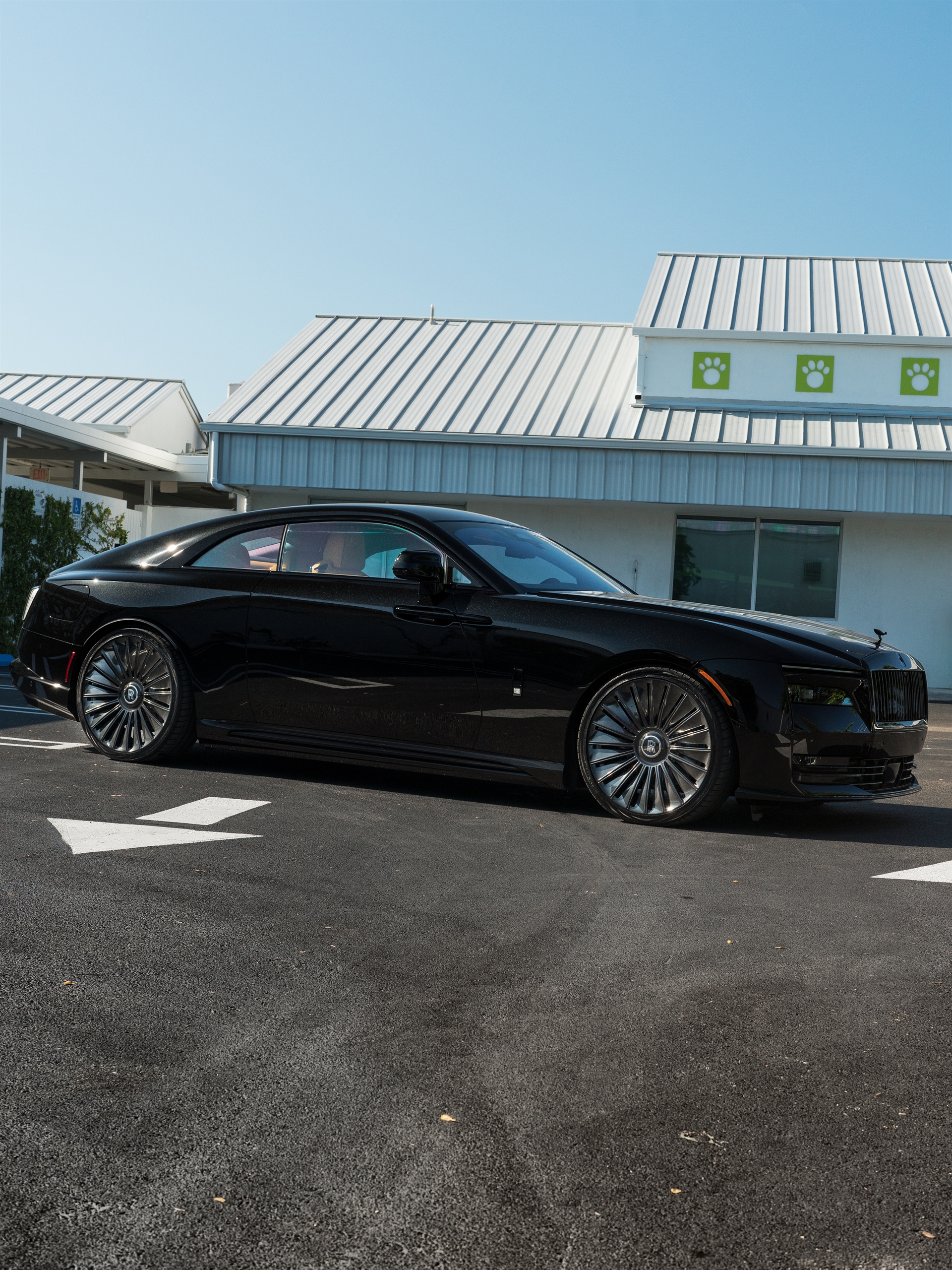 a Rolls Royce Spectre | 1886 G100