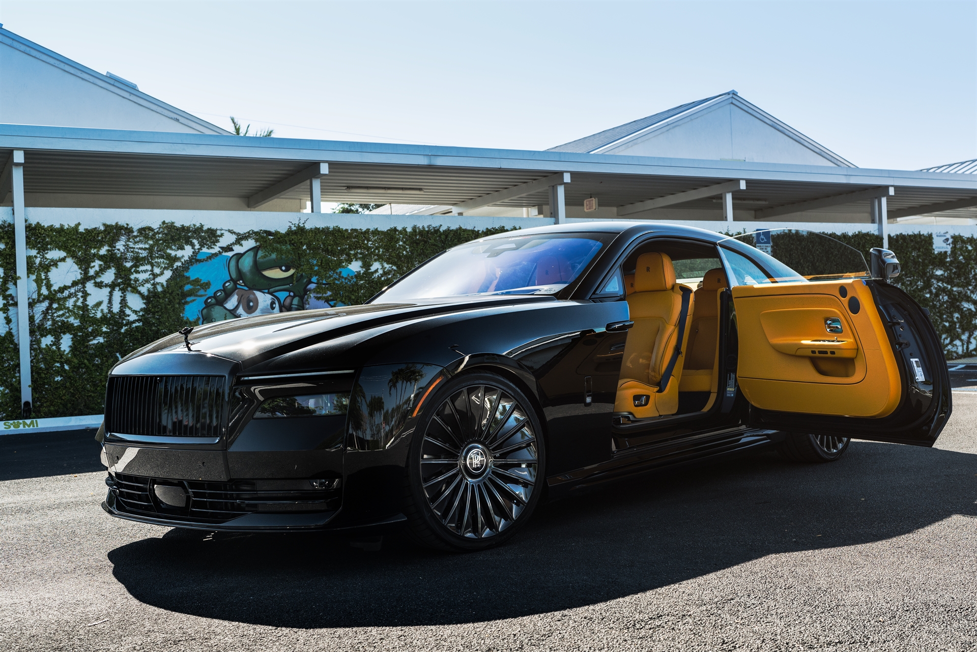 a Rolls Royce Spectre | 1886 G100