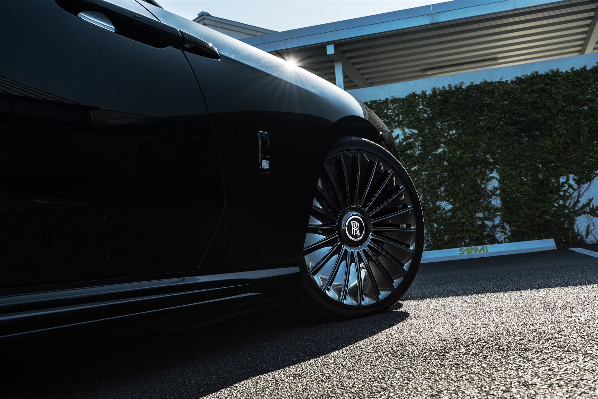 a Rolls Royce Spectre | 1886 G100