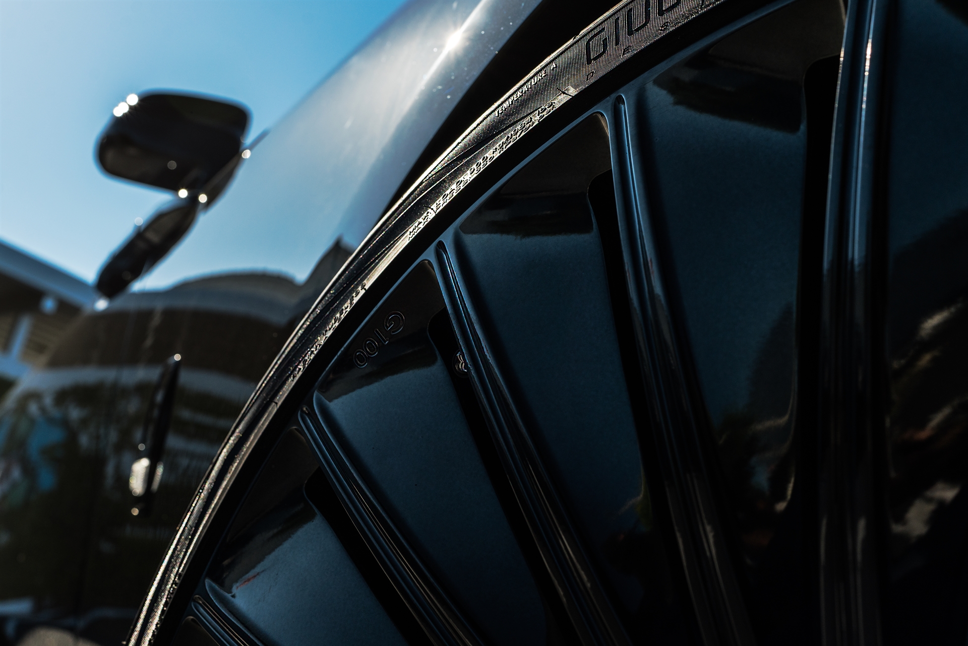 a Rolls Royce Spectre | 1886 G100