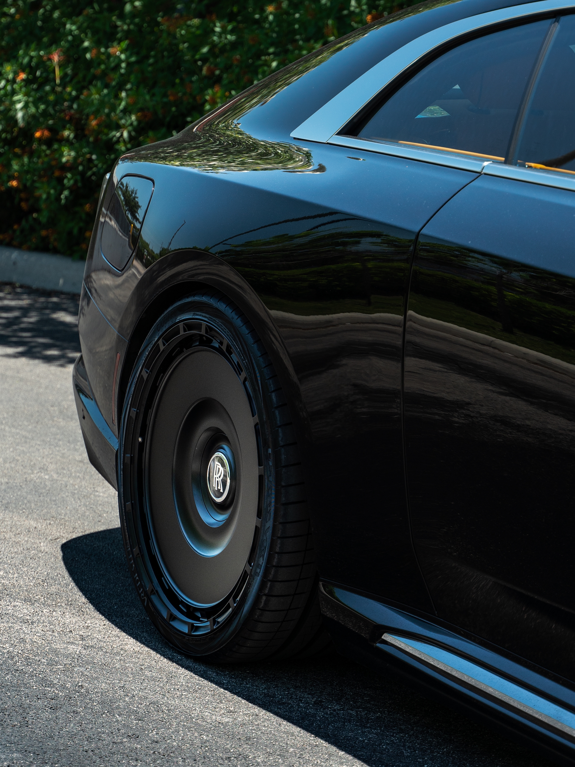 Rolls Royce Spectre | Crystal Over Black | on Novitec SP3 | Satin Black