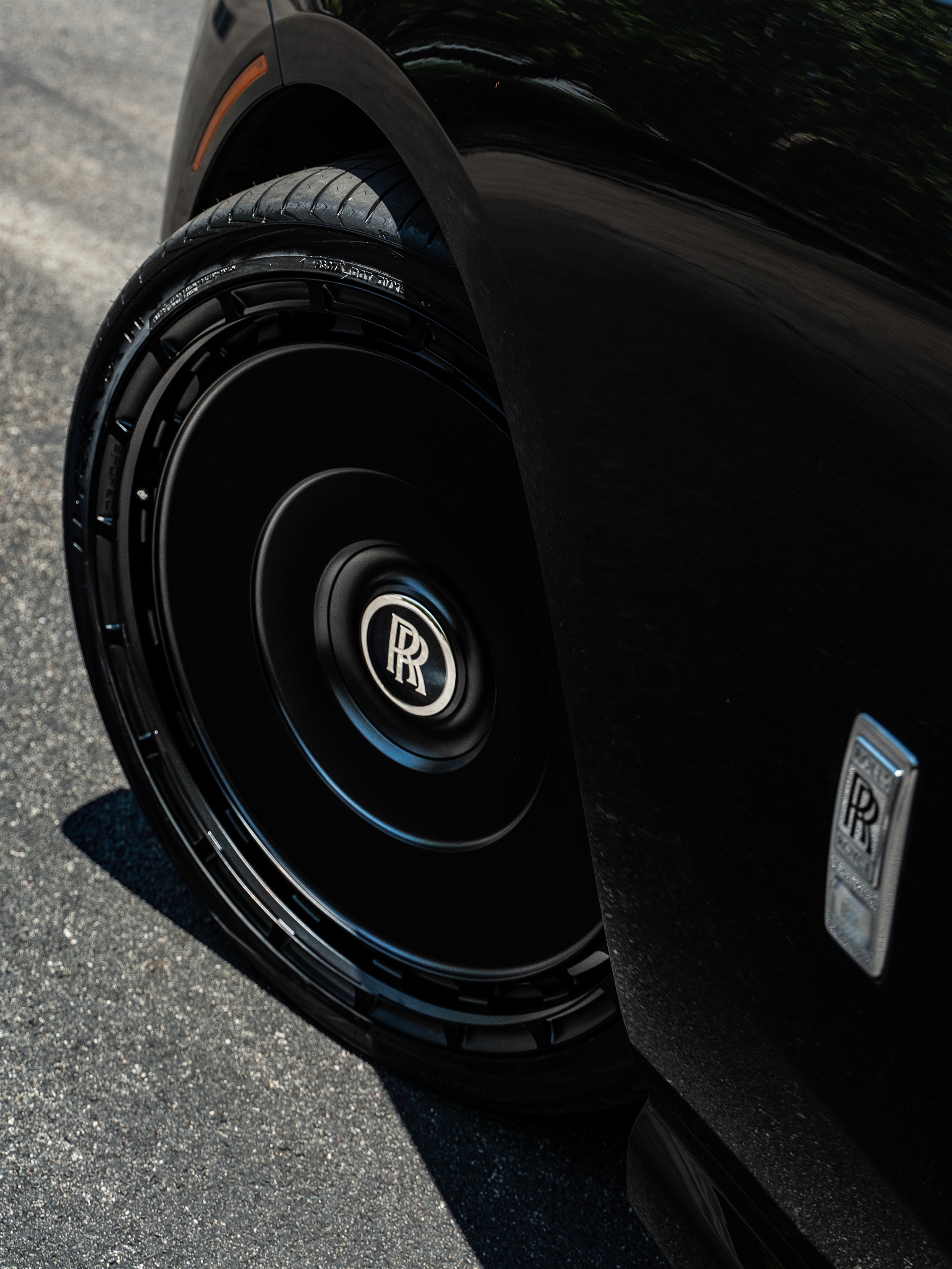 Rolls Royce Spectre | Crystal Over Black | on Novitec SP3 | Satin Black