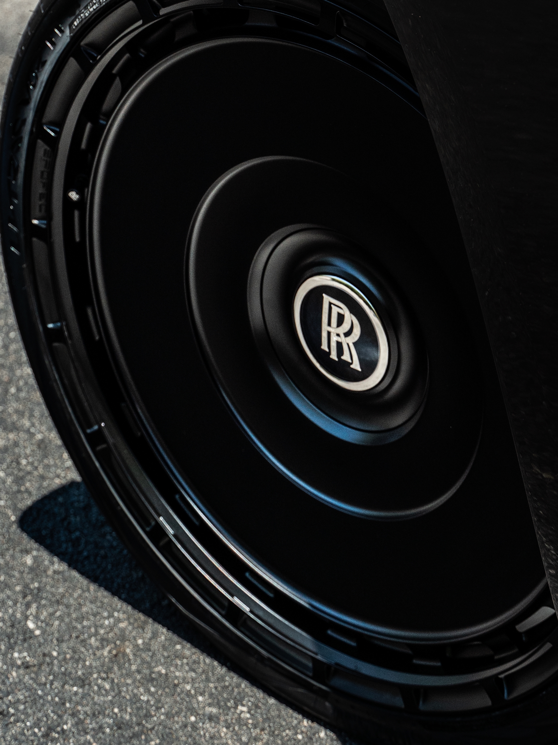 Rolls Royce Spectre | Crystal Over Black | on Novitec SP3 | Satin Black