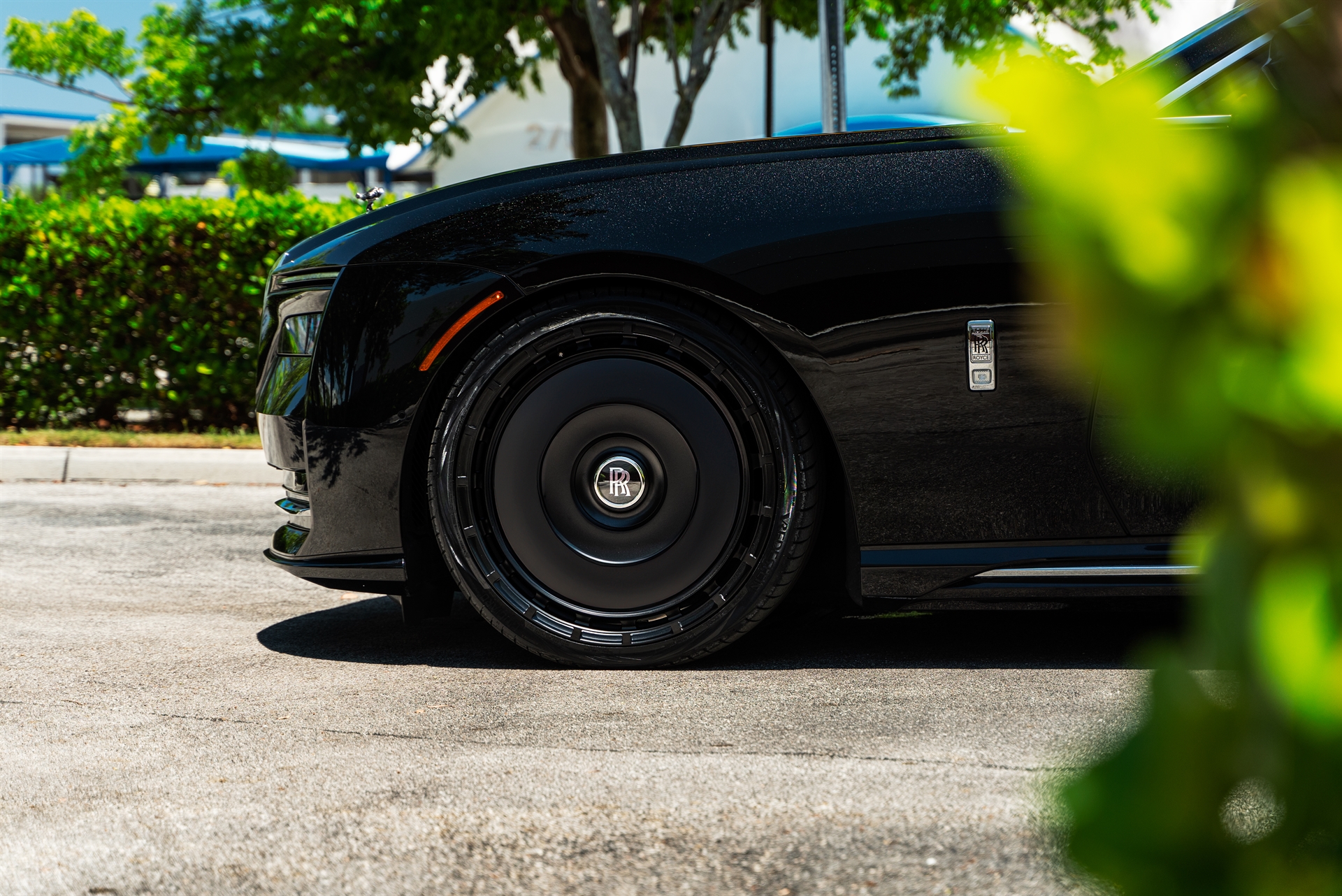 Rolls Royce Spectre | Crystal Over Black | on Novitec SP3 | Satin Black