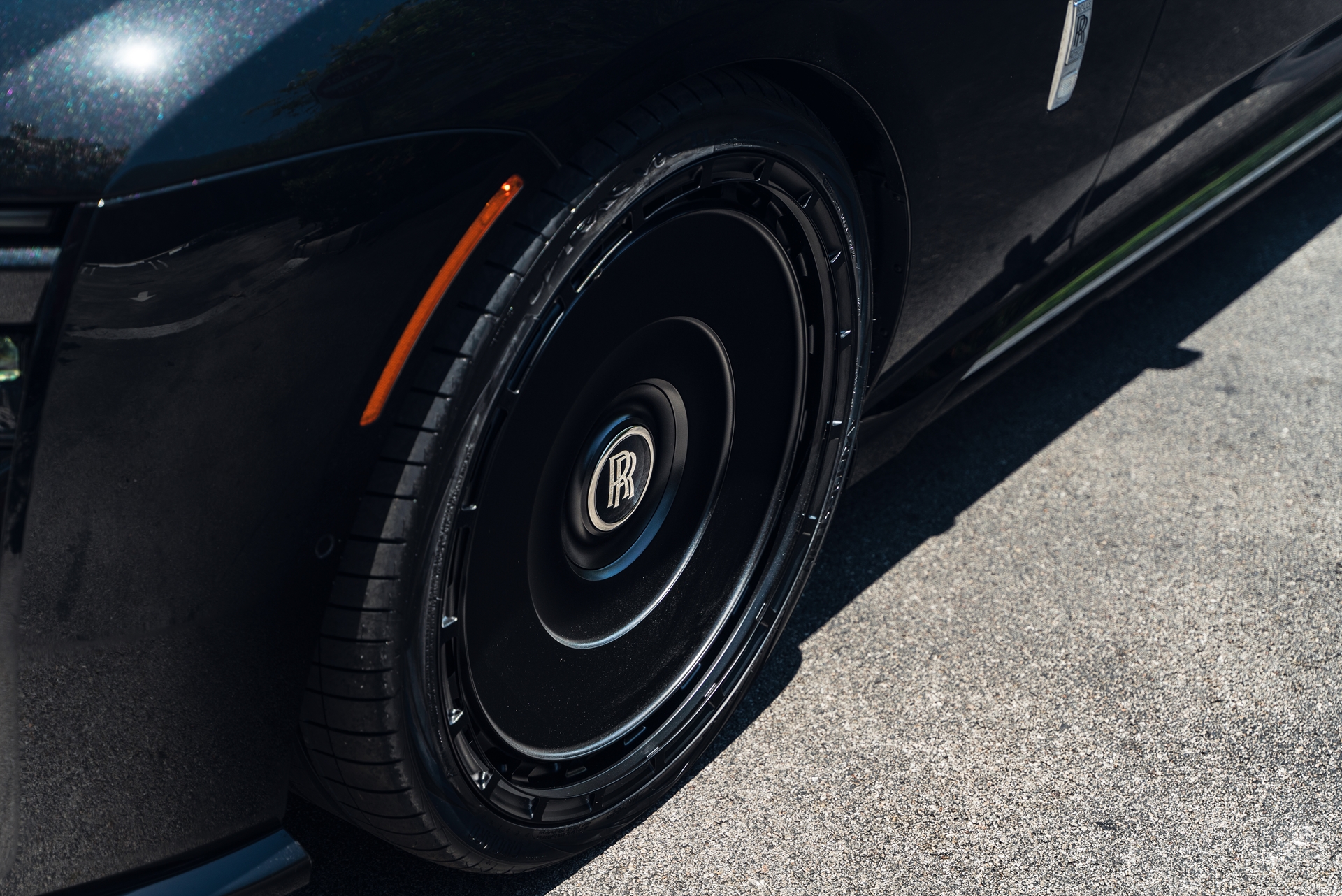 Rolls Royce Spectre | Crystal Over Black | on Novitec SP3 | Satin Black