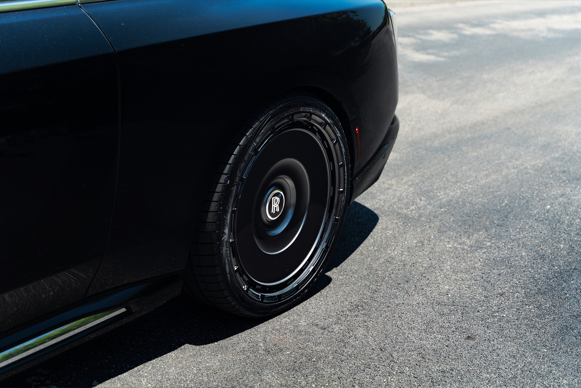 Rolls Royce Spectre | Crystal Over Black | on Novitec SP3 | Satin Black