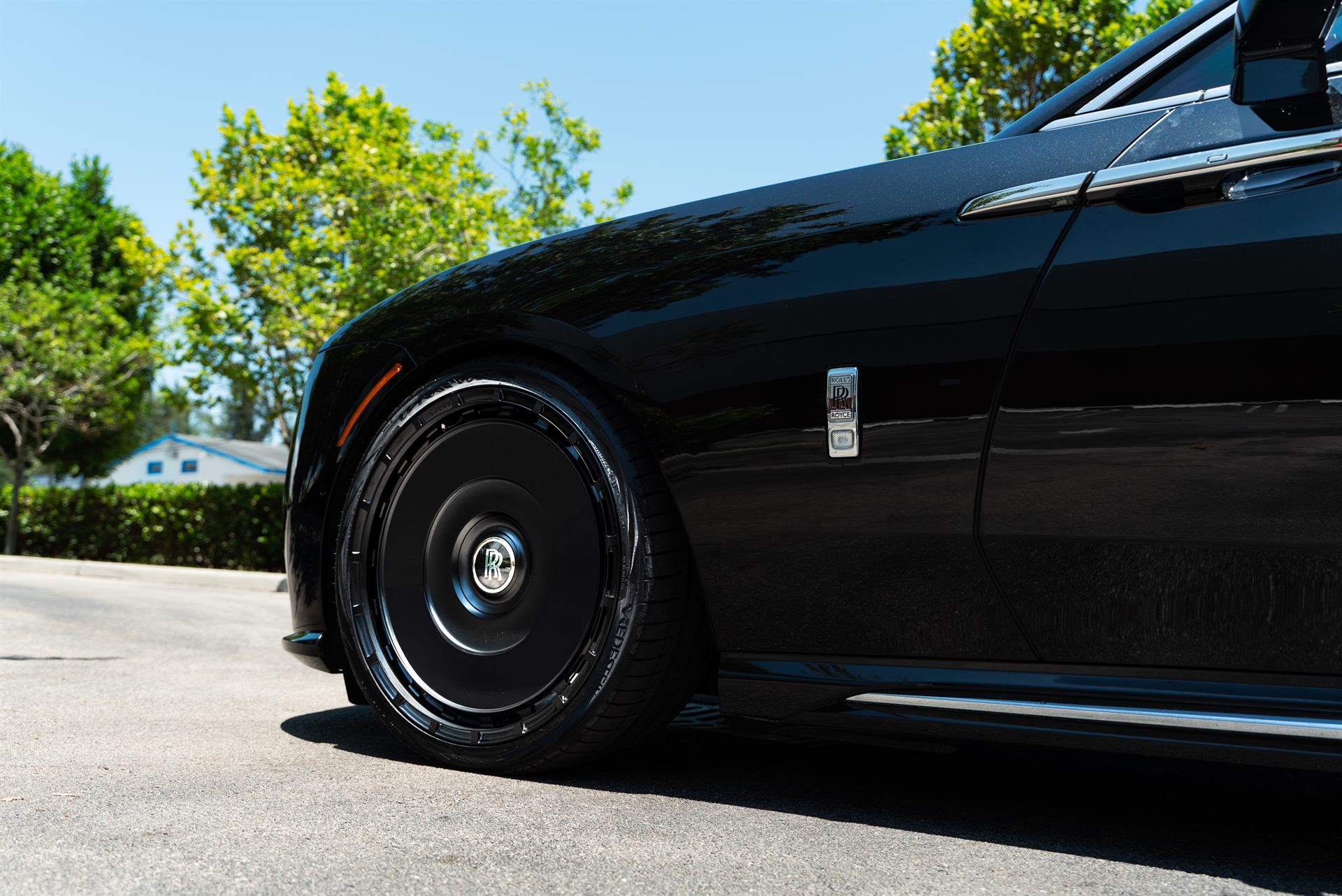 Rolls Royce Spectre | Crystal Over Black | on Novitec SP3 | Satin Black