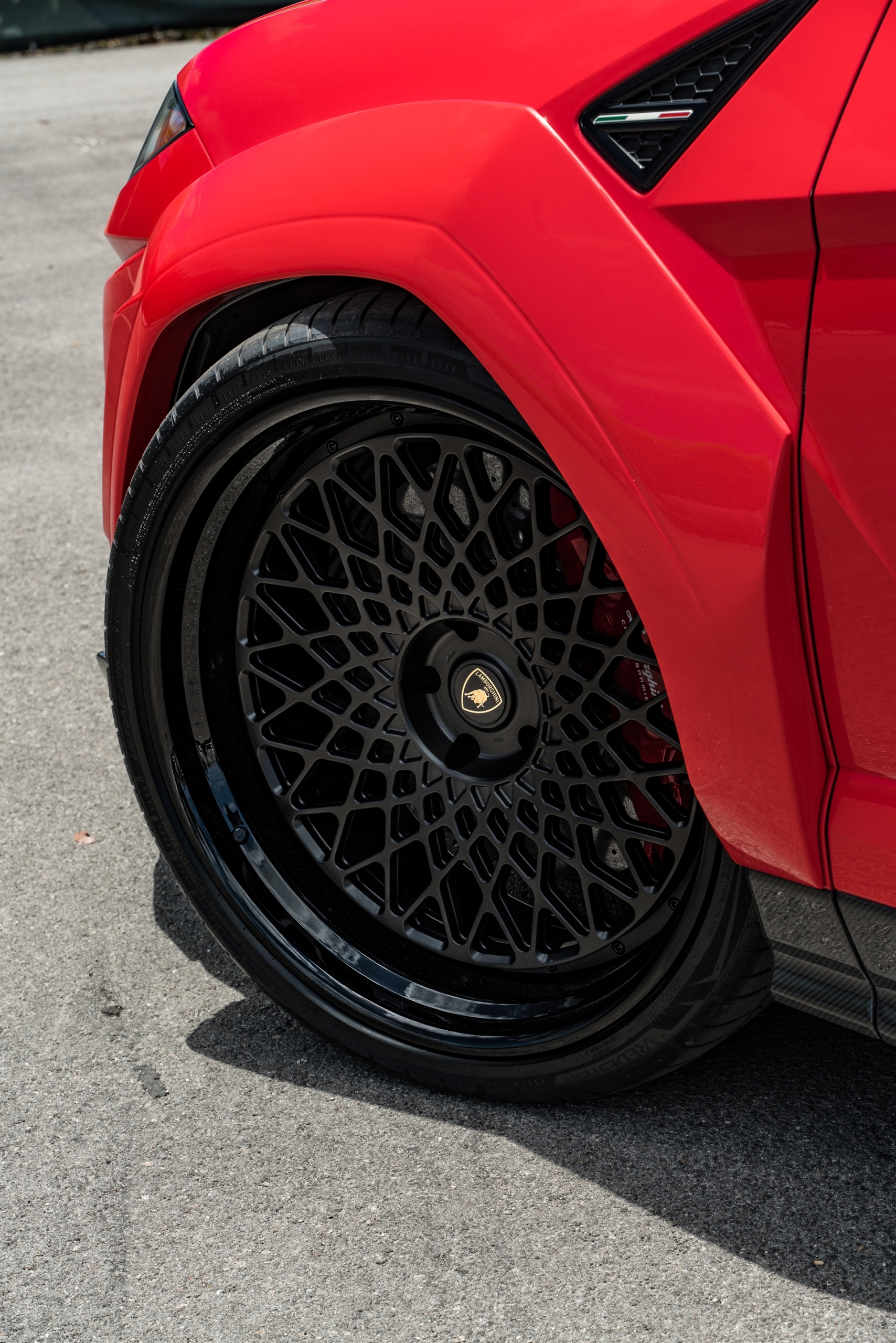 Lamborghini Urus | Rosso Mars | on 1886 S009 | Satin Black