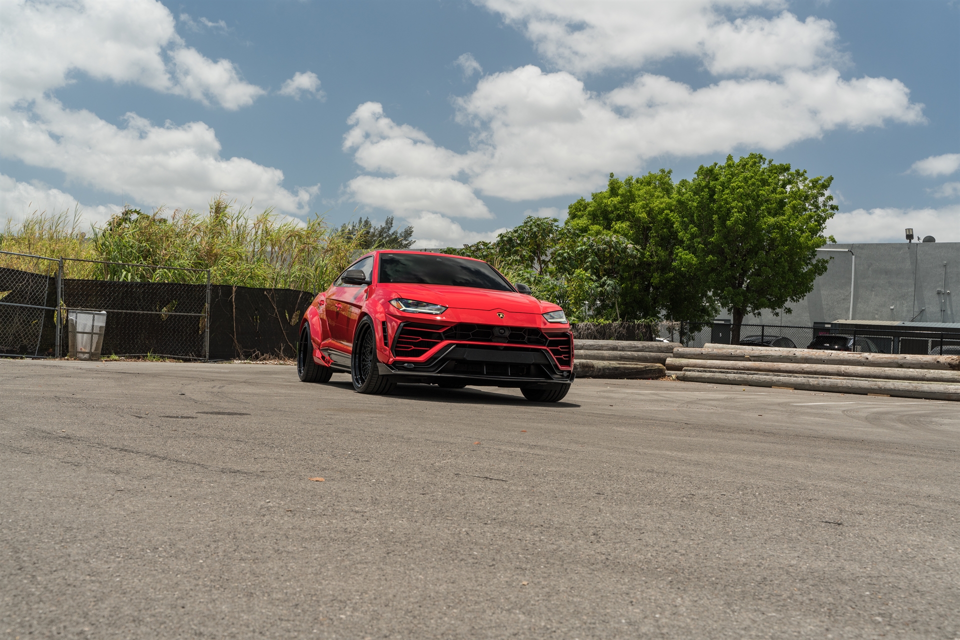 Lamborghini Urus | Rosso Mars | on 1886 S009 | Satin Black