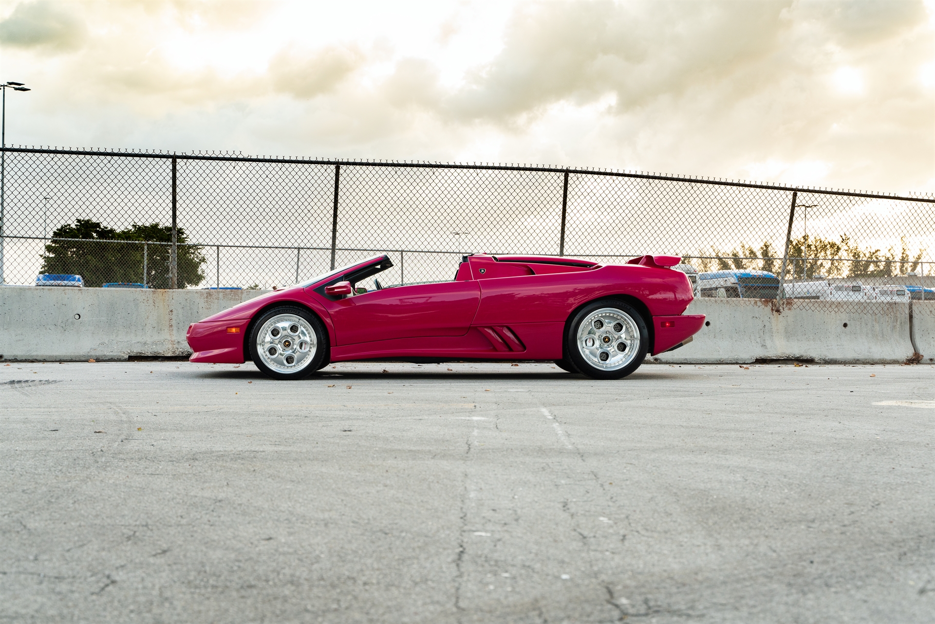 Lamborghini Diablo VT on 1886 Wheels