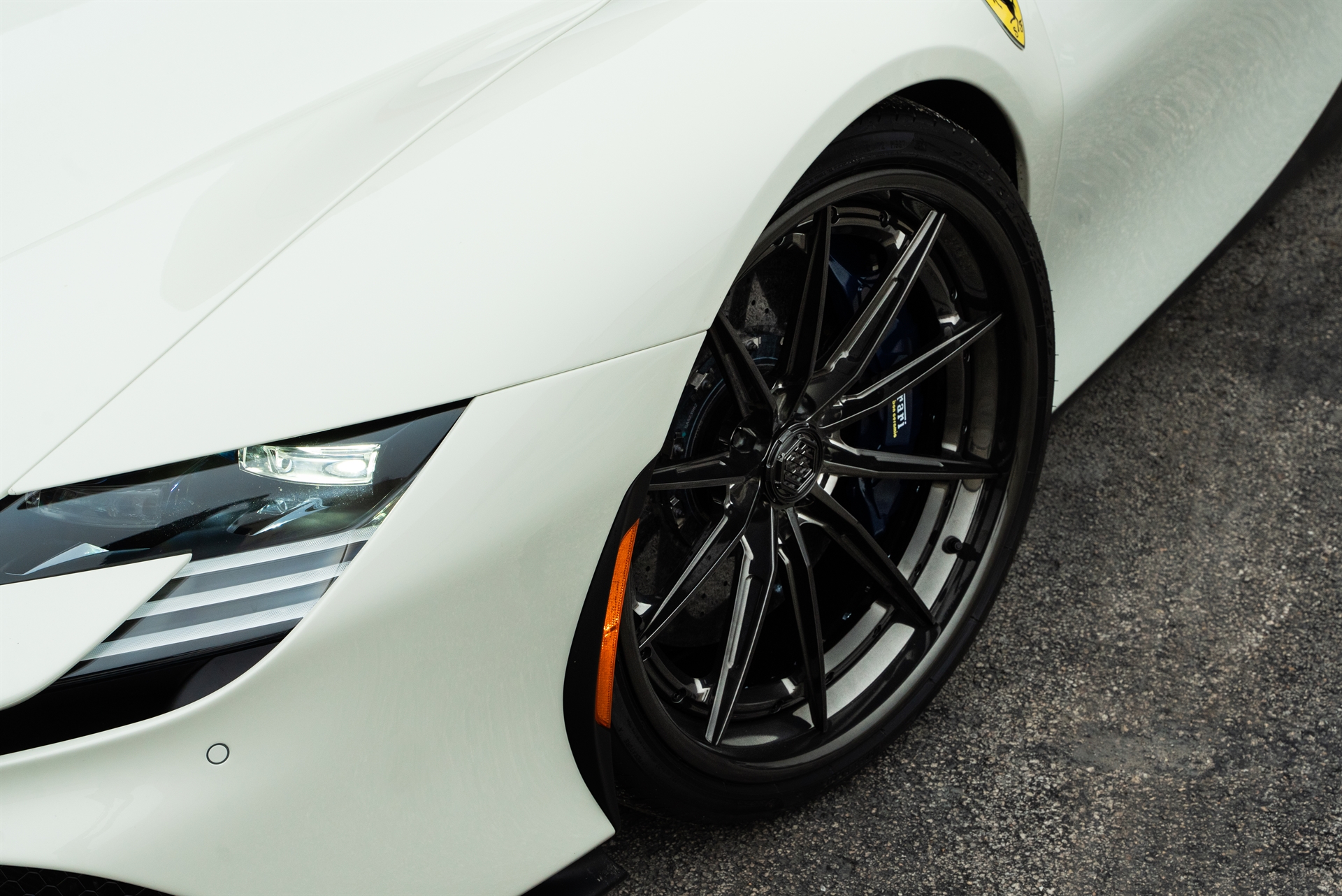 Ferrari SF90 | Bianco Avus | on 1886 G010 | Polished Liquid Smoke