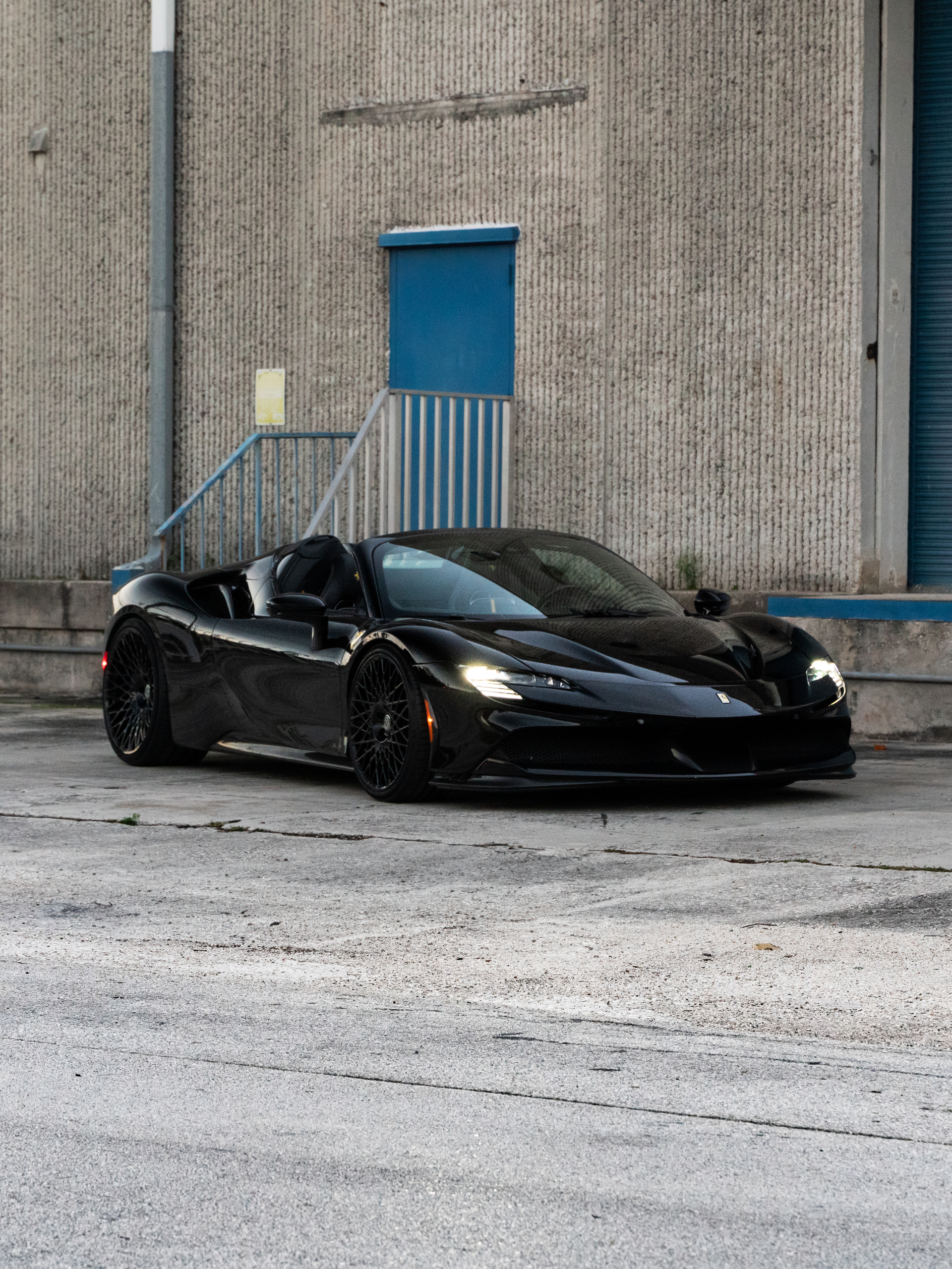 Ferrari SF90 | Nero | on HRE 501M | Gloss Black