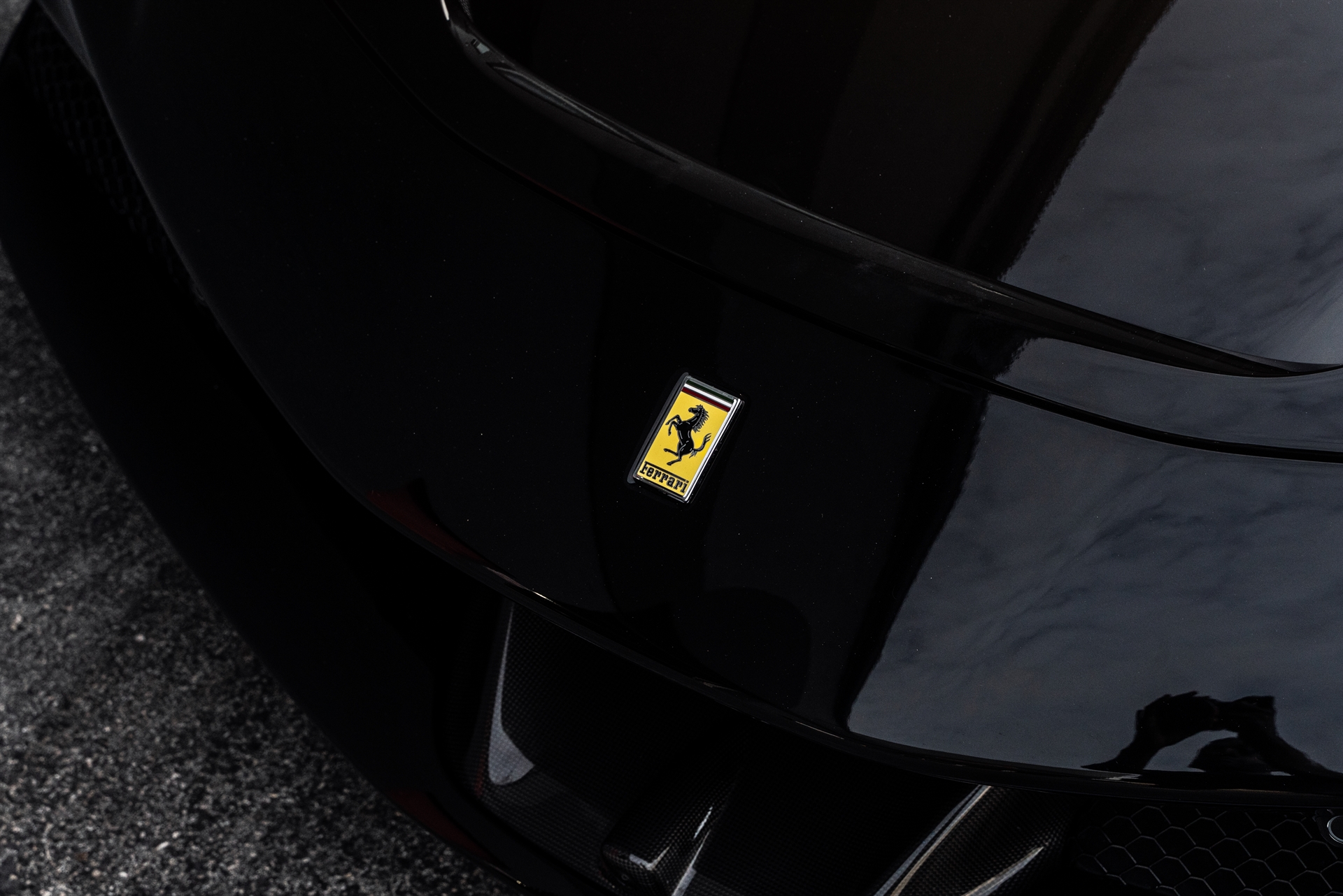 Ferrari SF90 | Nero | on HRE 501M | Gloss Black