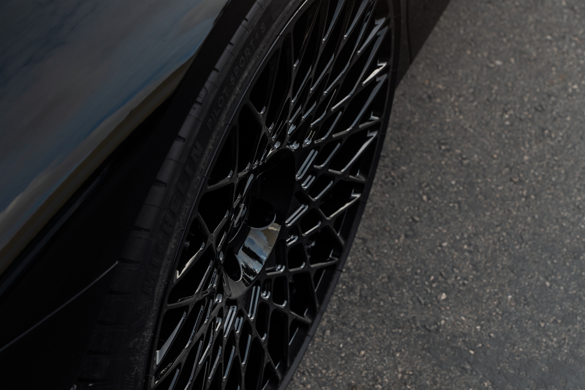 Ferrari SF90 | Nero | on HRE 501M | Gloss Black