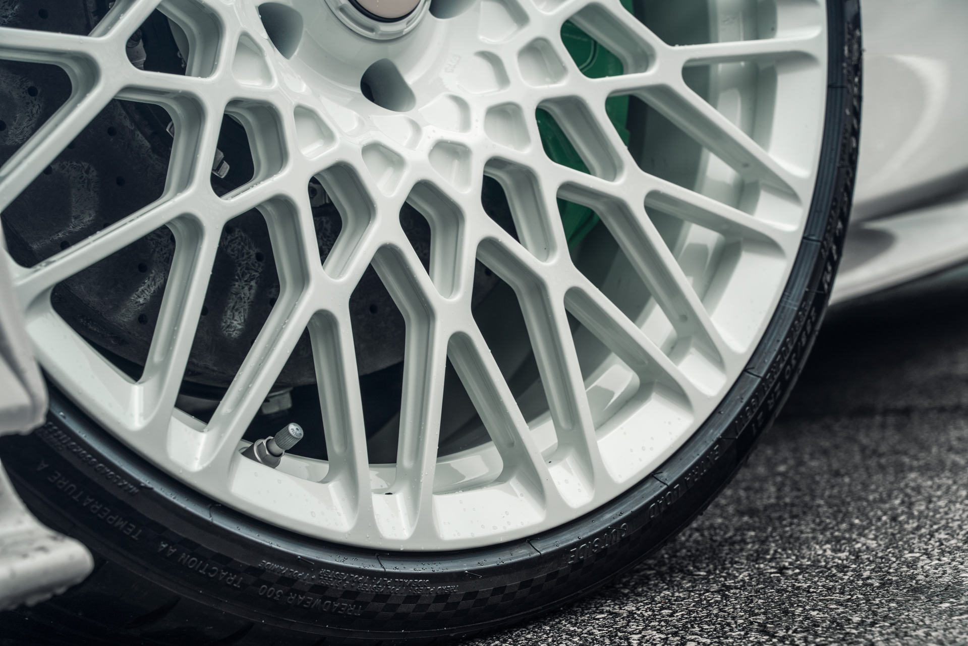 Ferrari SF90 | Bianco Avus | on 1886 S015 | Gloss White