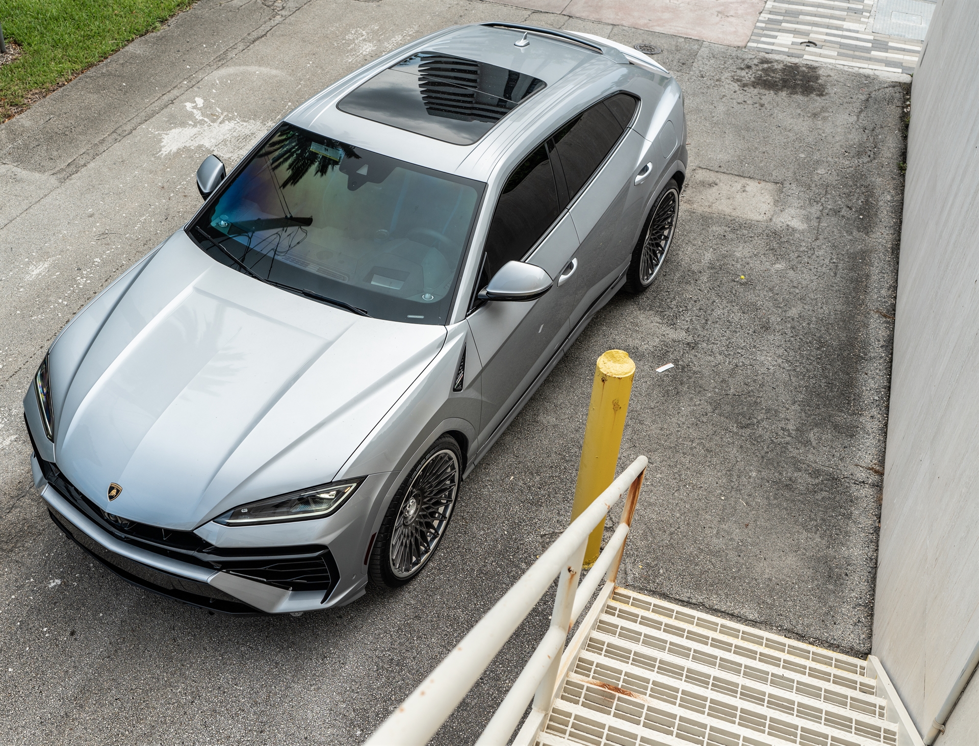 Lamborghini Urus SE | Grigio Nimbus | on ANRKY RS7.3 | Frozen Polished Gunmetal