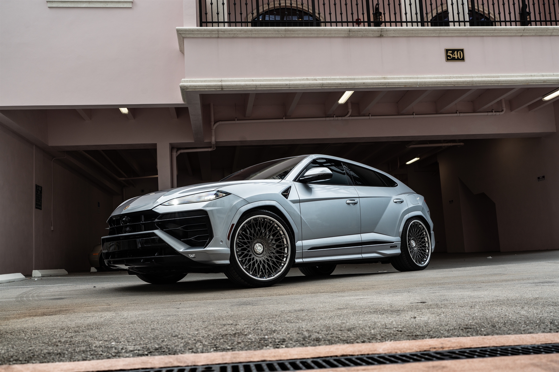 Lamborghini Urus SE | Grigio Nimbus | on ANRKY RS7.3 | Frozen Polished Gunmetal