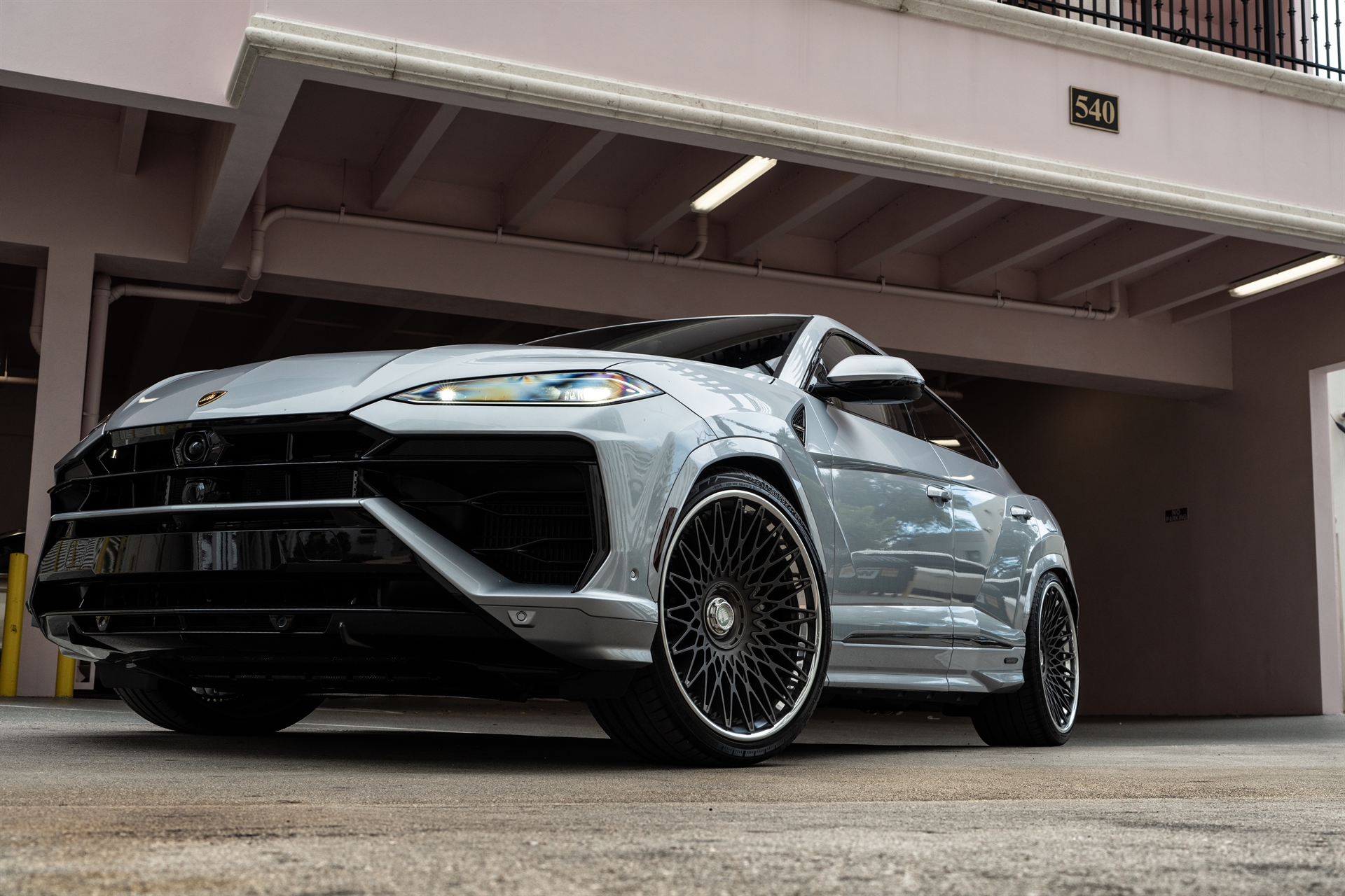 Lamborghini Urus SE | Grigio Nimbus | on ANRKY RS7.3 | Frozen Polished Gunmetal
