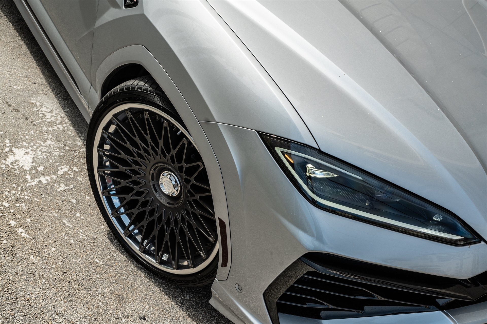 Lamborghini Urus SE | Grigio Nimbus | on ANRKY RS7.3 | Frozen Polished Gunmetal