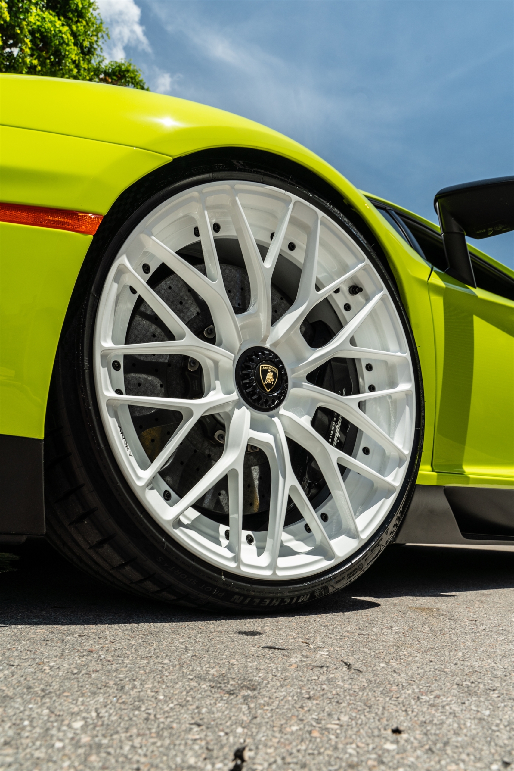 Lamborghini Aventador SV | Verde Scandal | on ANRKY AN20 + AN20 AEROSport | Gloss White