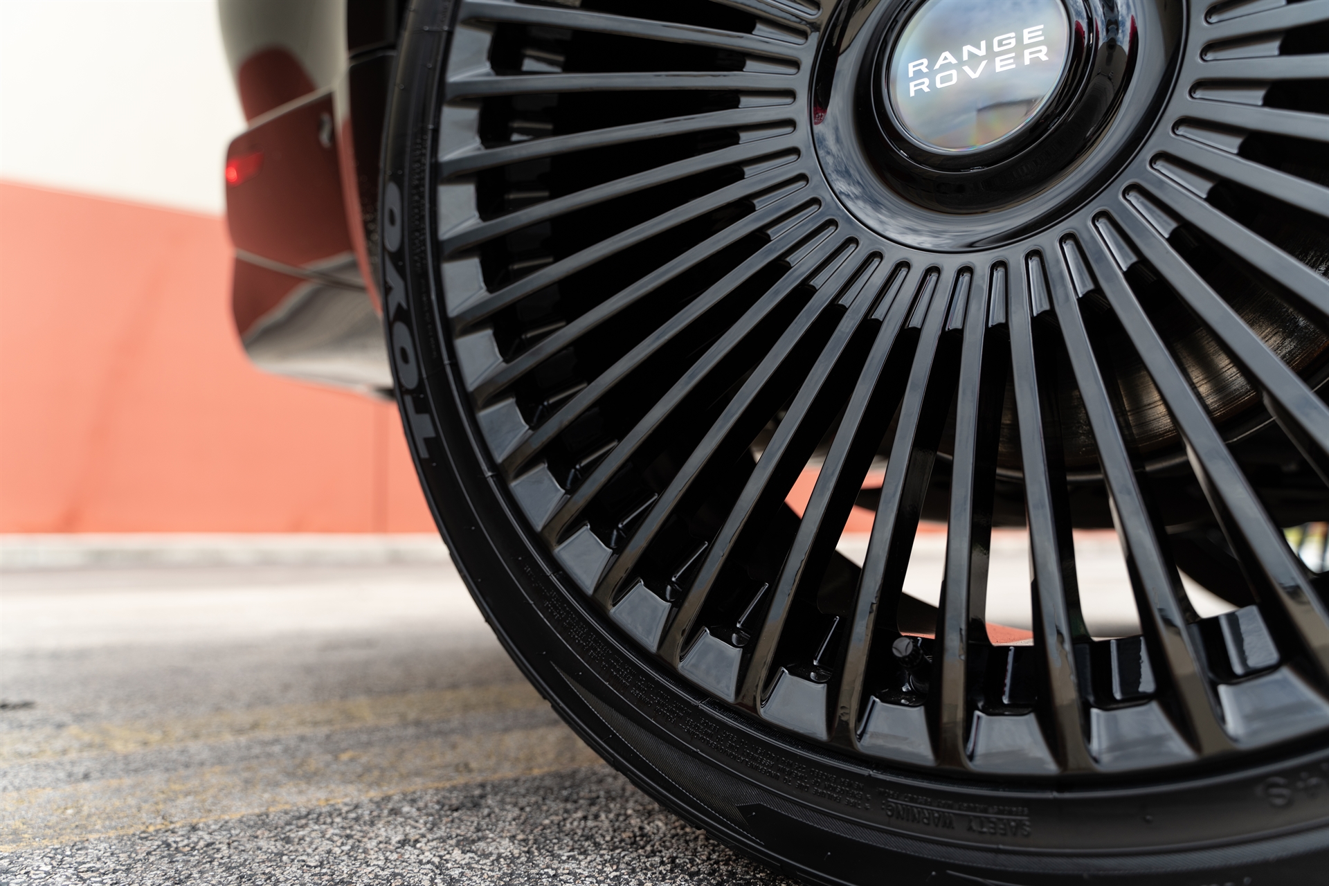 Range Rover | Santorini Black | on Forgiato Trimestre-M | Gloss Black