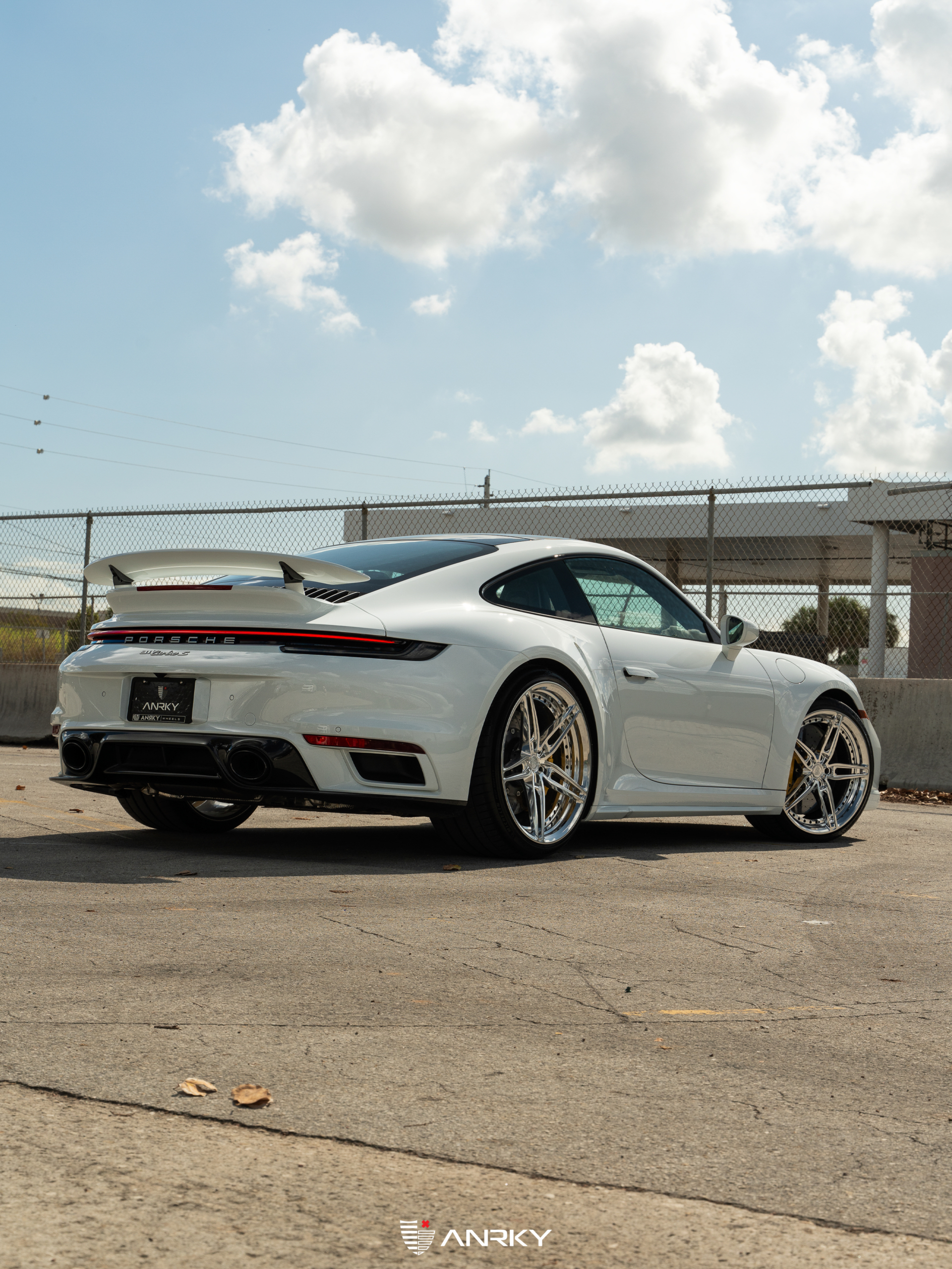 Porsche 992 Turbo – AN27 SeriesTWO