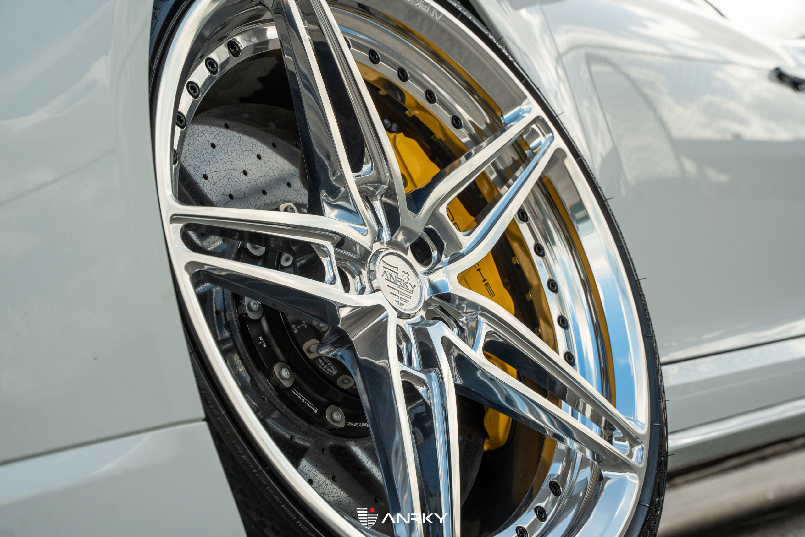 Porsche 992 Turbo – AN27 SeriesTWO