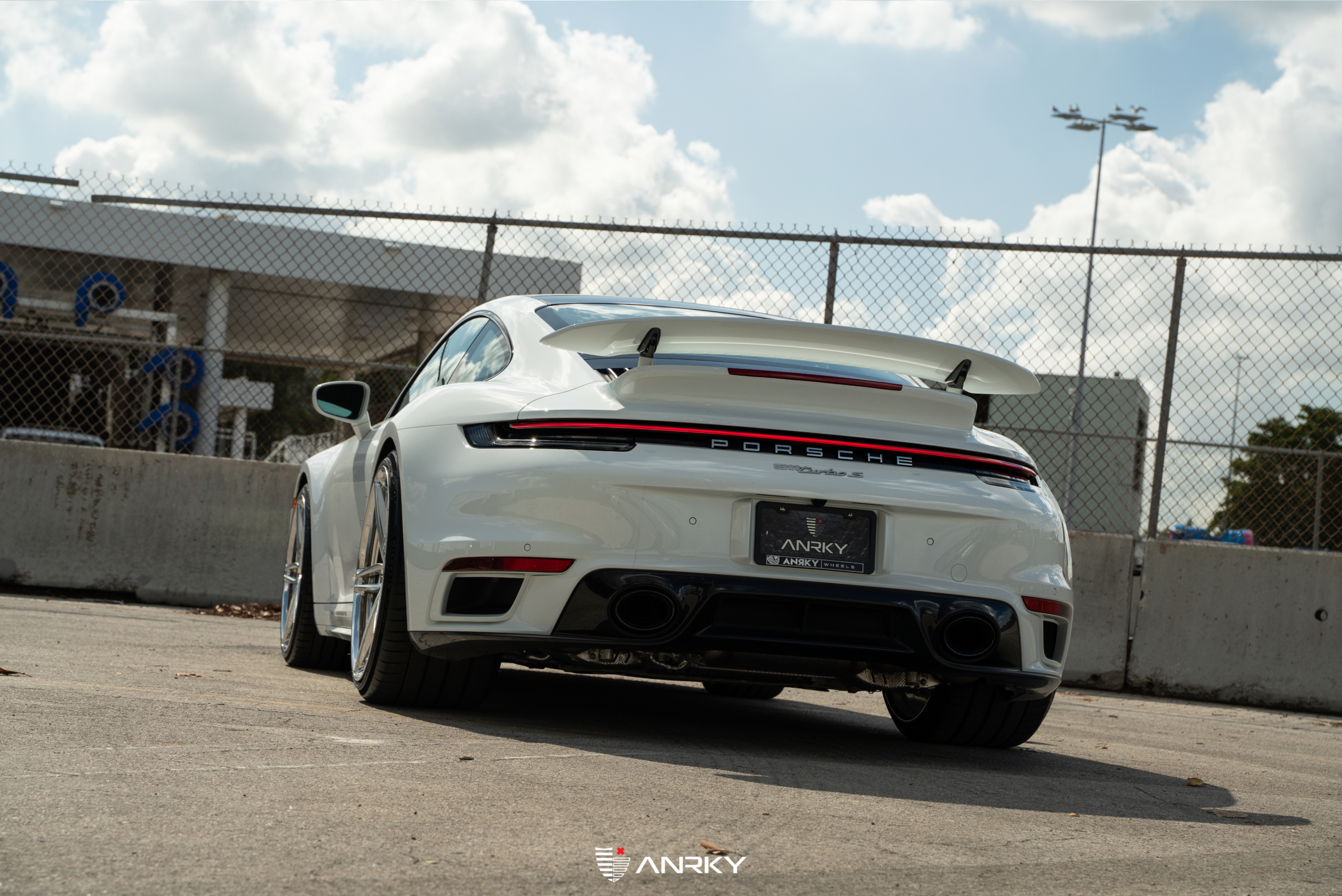 Porsche 992 Turbo – AN27 SeriesTWO