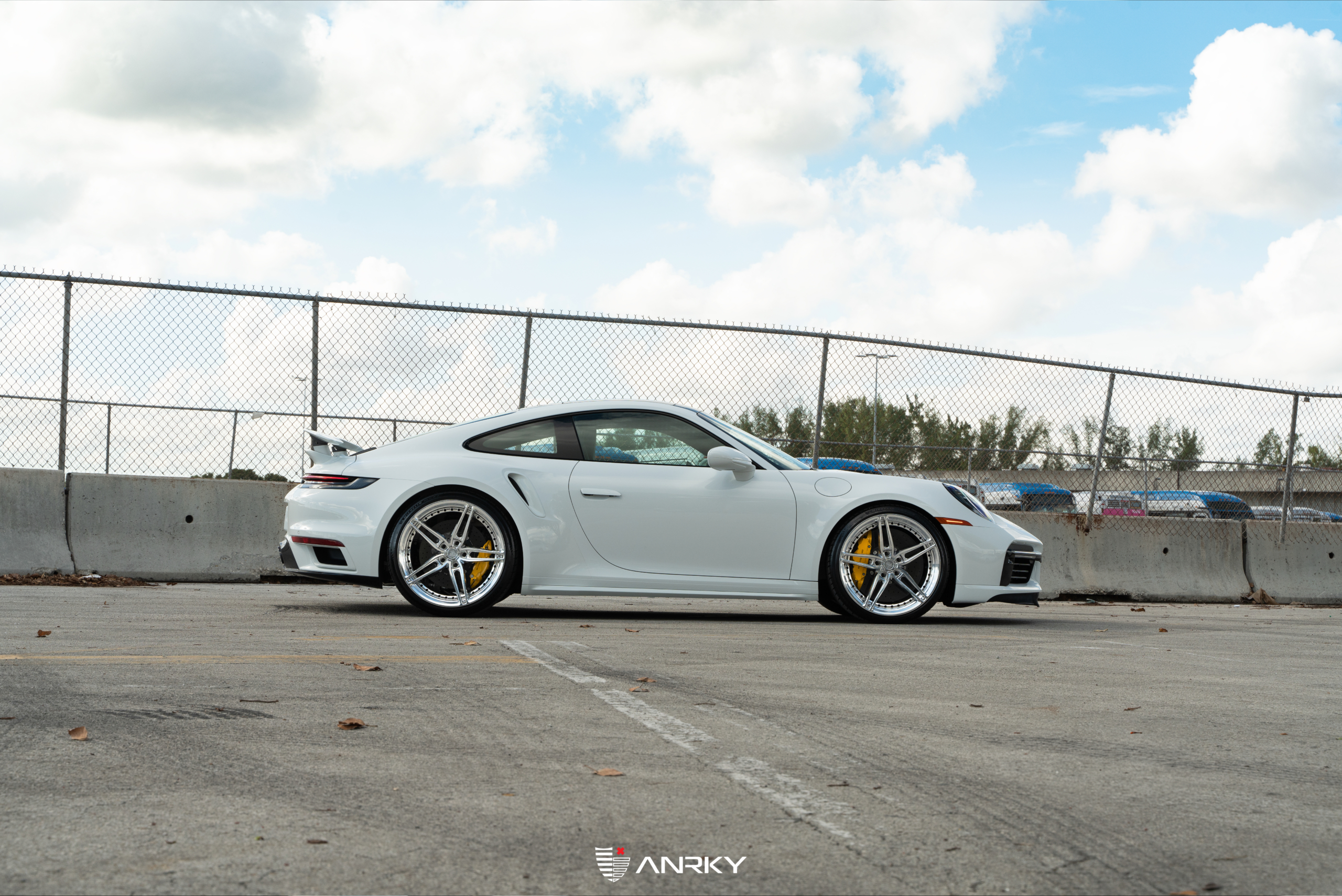 Porsche 992 Turbo – AN27 SeriesTWO