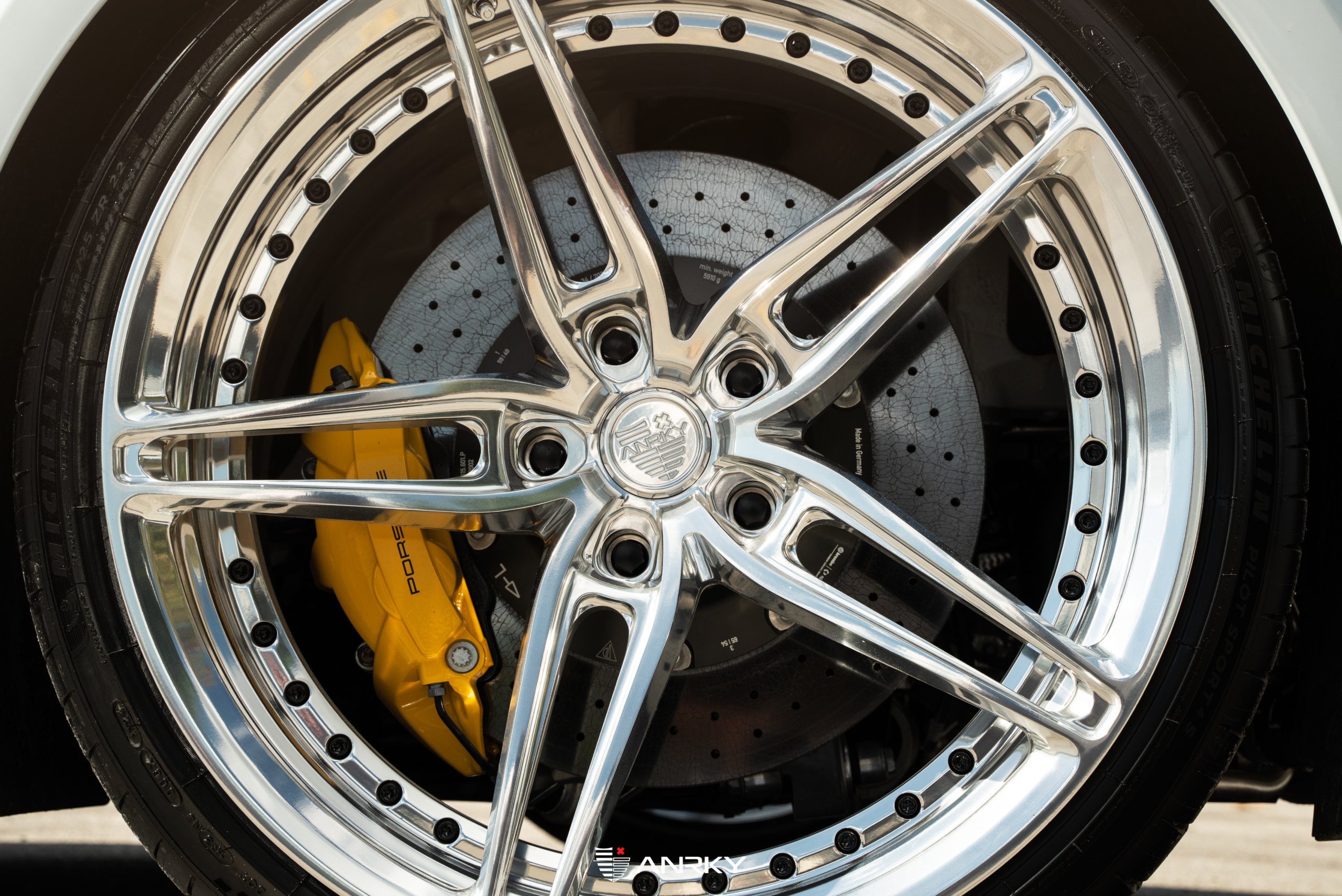 Porsche 992 Turbo – AN27 SeriesTWO