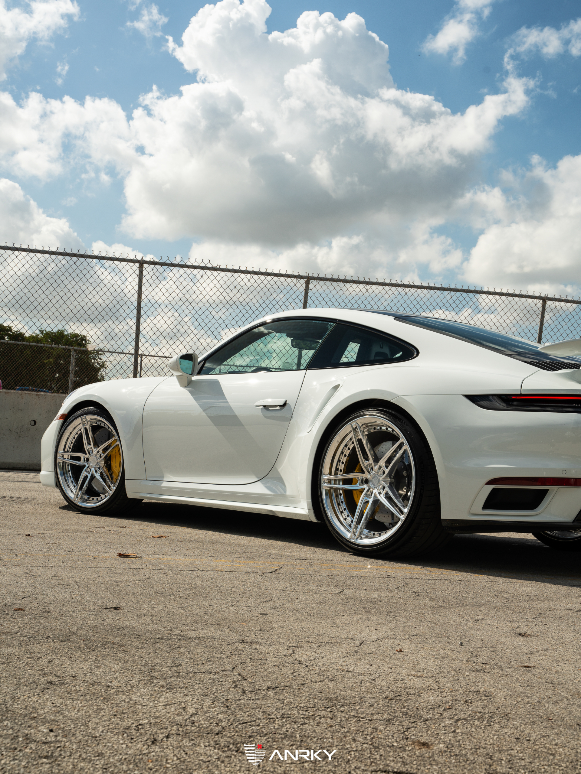 Porsche 992 Turbo – AN27 SeriesTWO