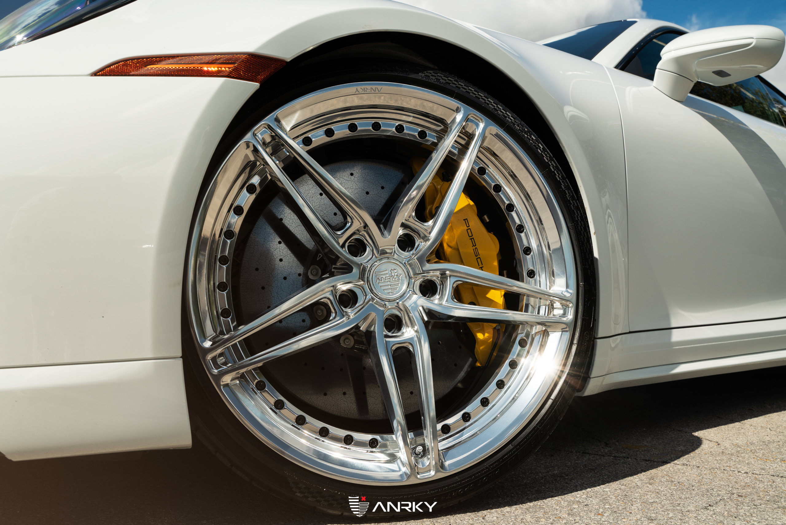 Porsche 992 Turbo – AN27 SeriesTWO