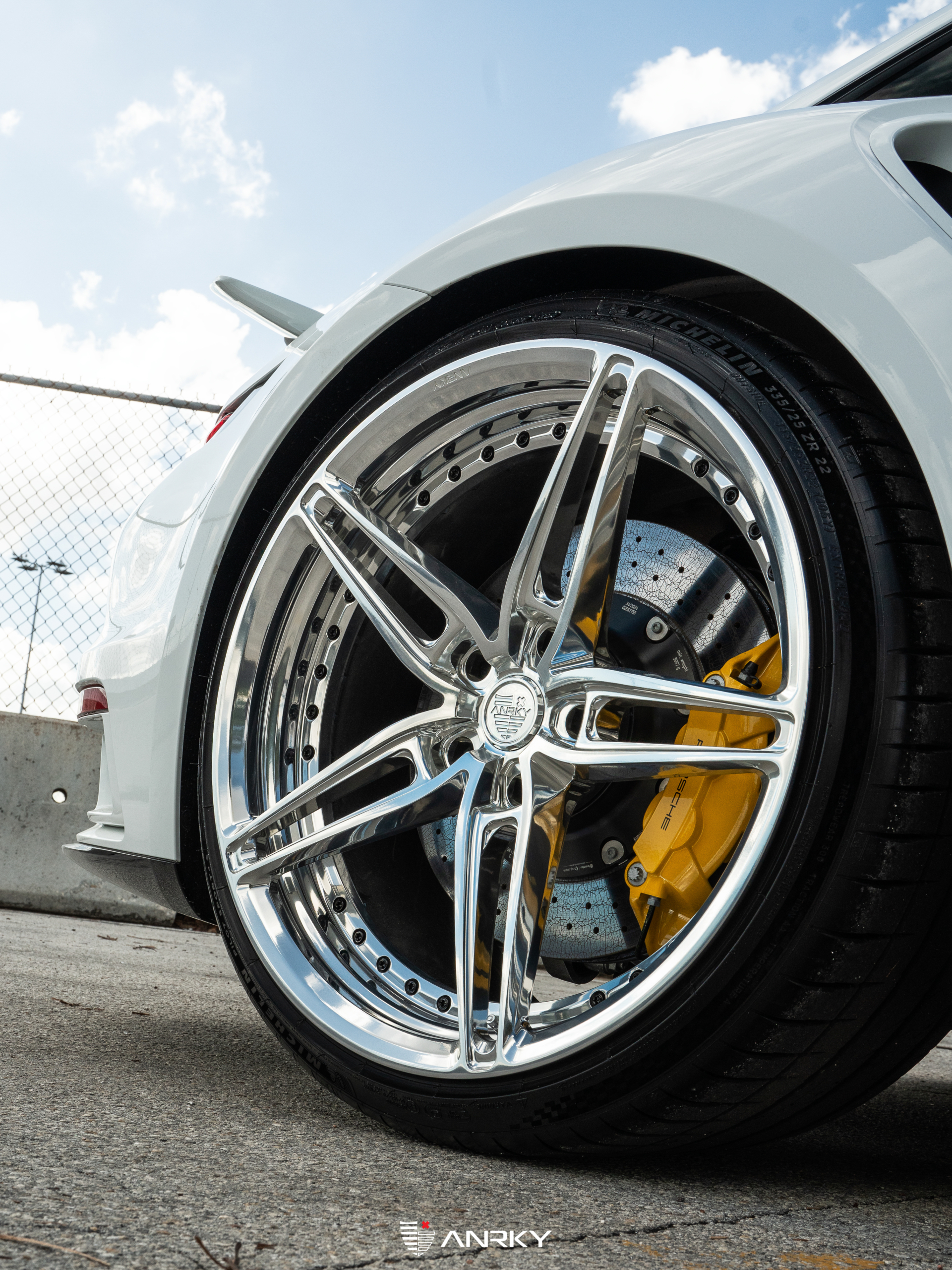 Porsche 992 Turbo – AN27 SeriesTWO