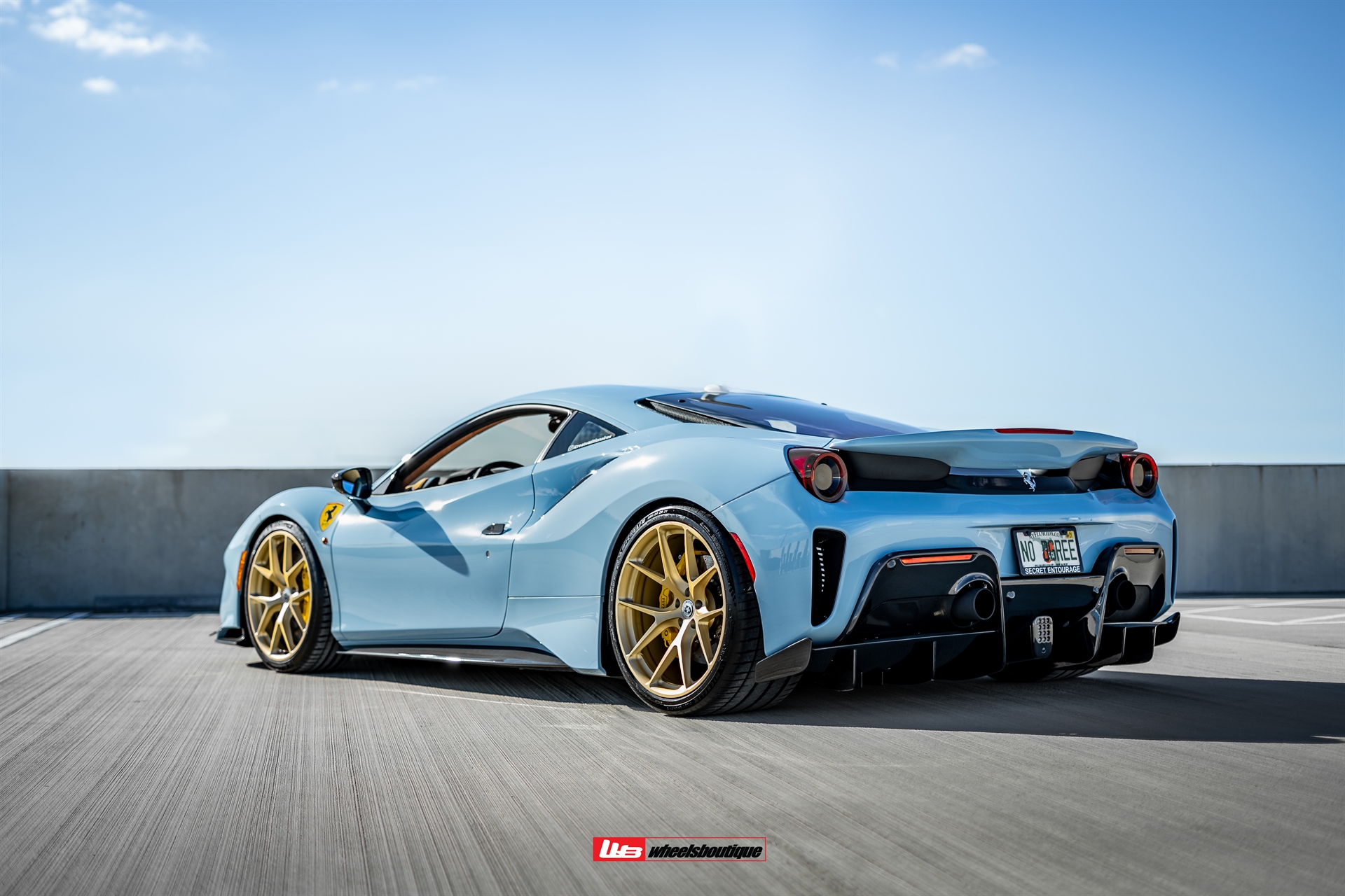 Ferrari 488 Pista | Azurro La Plata | HRE P101 | Frozen Brushed Gold
