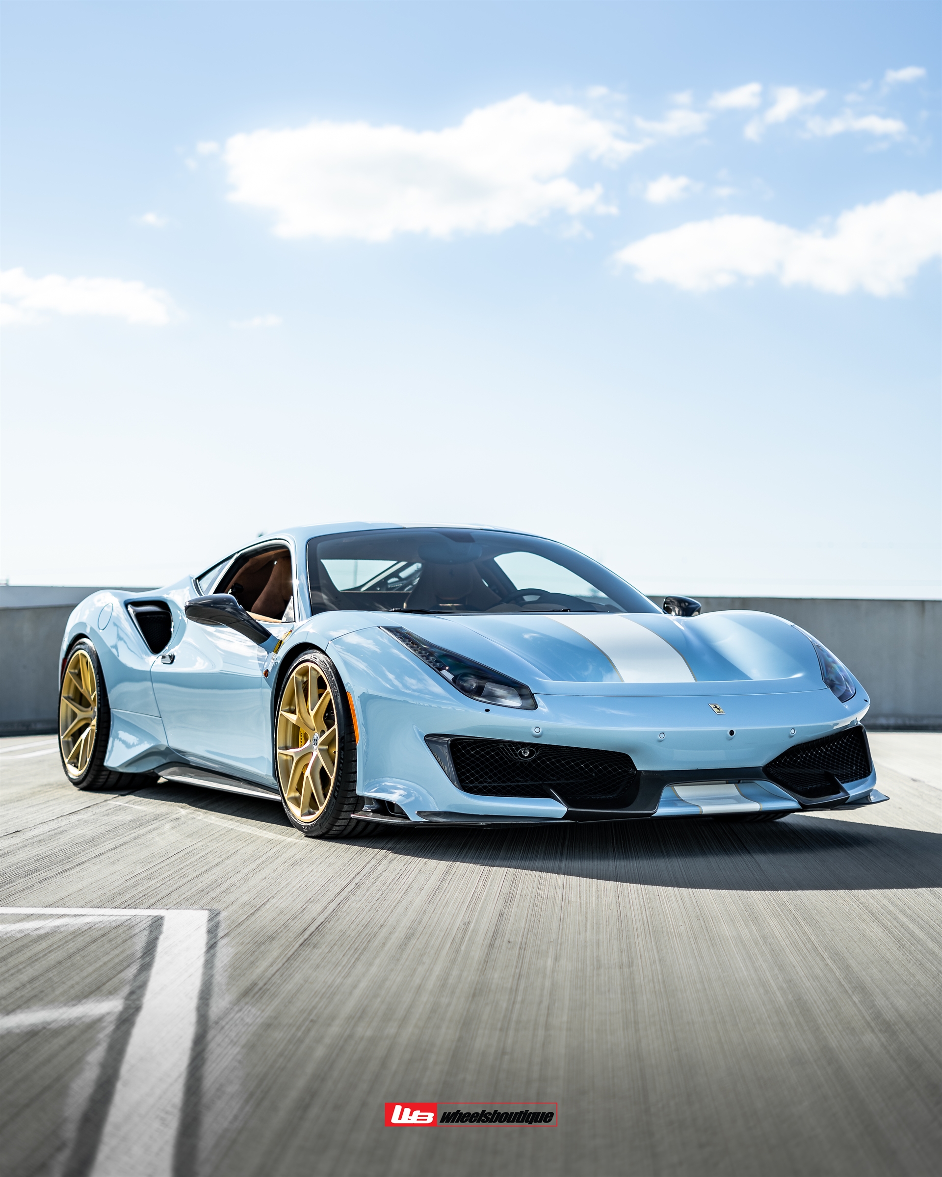Ferrari 488 Pista | Azurro La Plata | HRE P101 | Frozen Brushed Gold