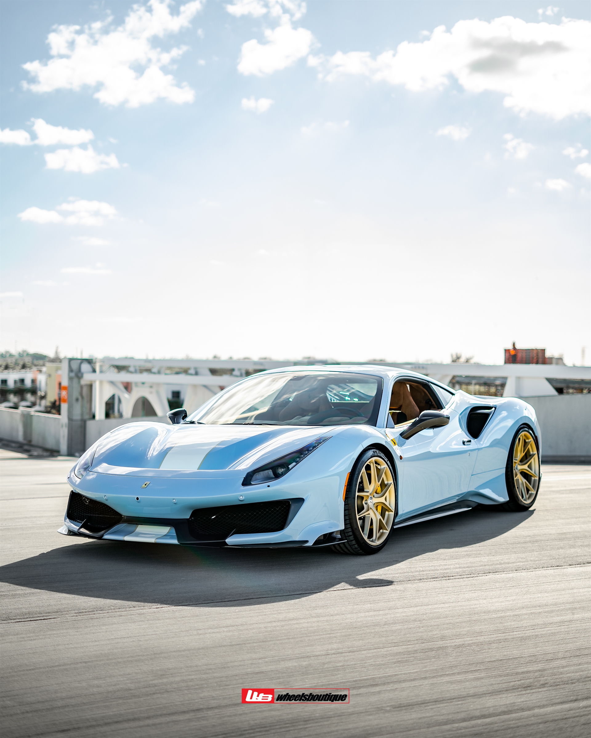 Ferrari 488 Pista | Azurro La Plata | HRE P101 | Frozen Brushed Gold