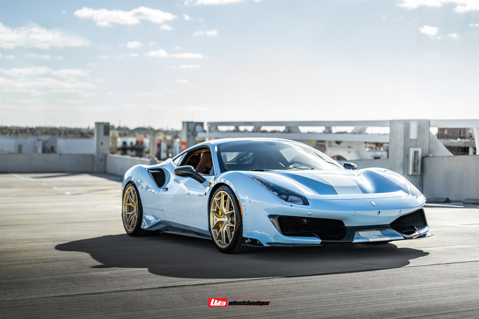 Ferrari 488 Pista | Azurro La Plata | HRE P101 | Frozen Brushed Gold