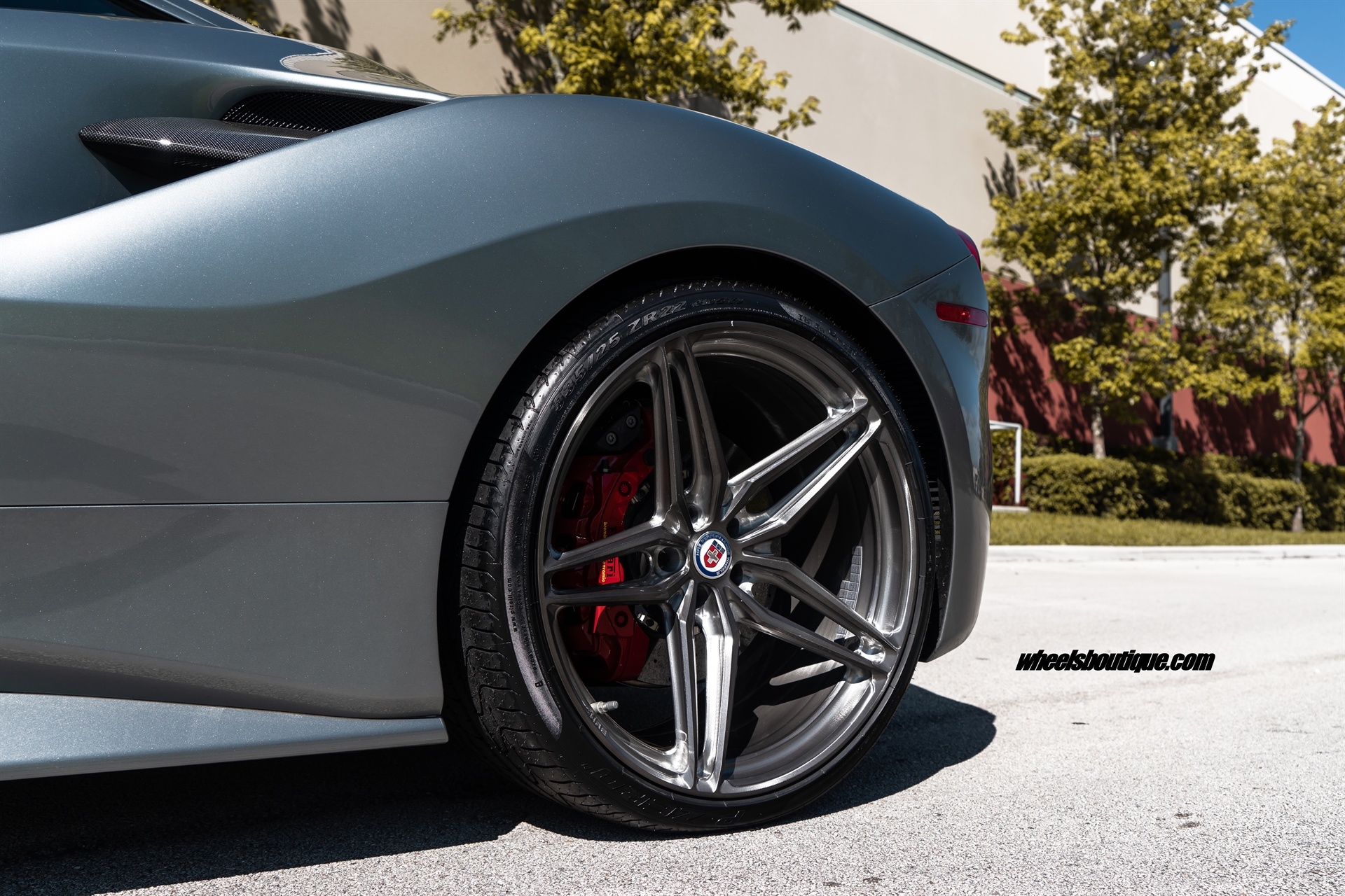 Ferrari 488 GTB | Grigio Silverstone | on HRE P107SC | Brushed Dark Clear