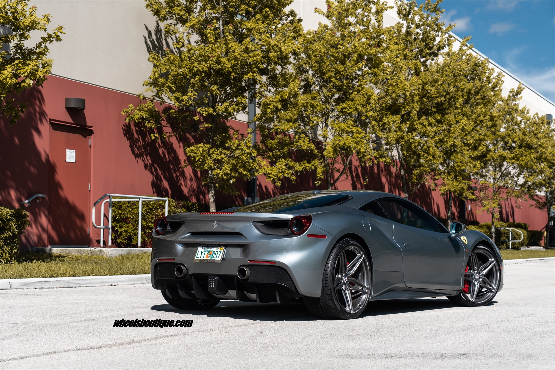 Ferrari 488 GTB | Grigio Silverstone | on HRE P107SC | Brushed Dark Clear