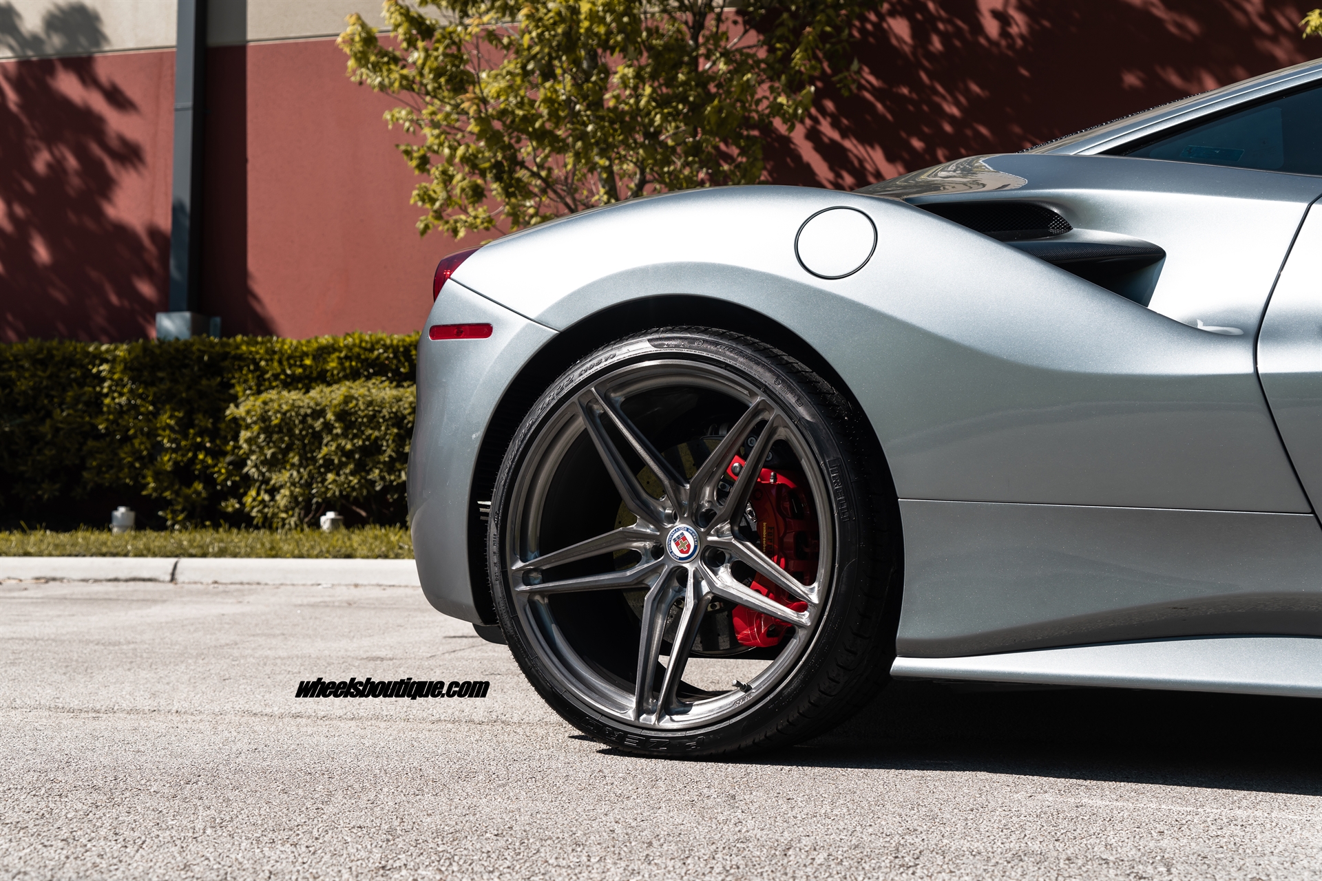 Ferrari 488 GTB | Grigio Silverstone | on HRE P107SC | Brushed Dark Clear