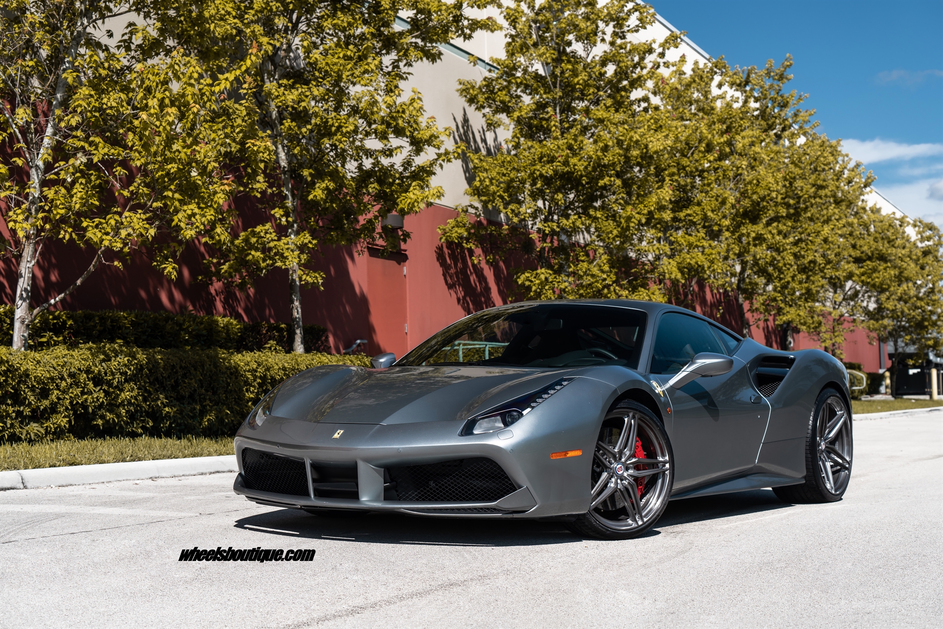 Ferrari 488 GTB | Grigio Silverstone | on HRE P107SC | Brushed Dark Clear