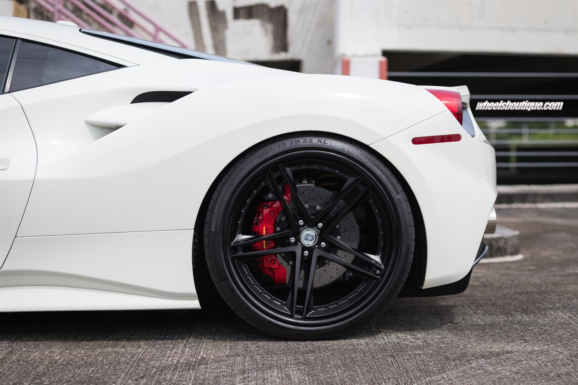 Ferrari 488 | Bianco Avus | on HRE S207 | Satin Black