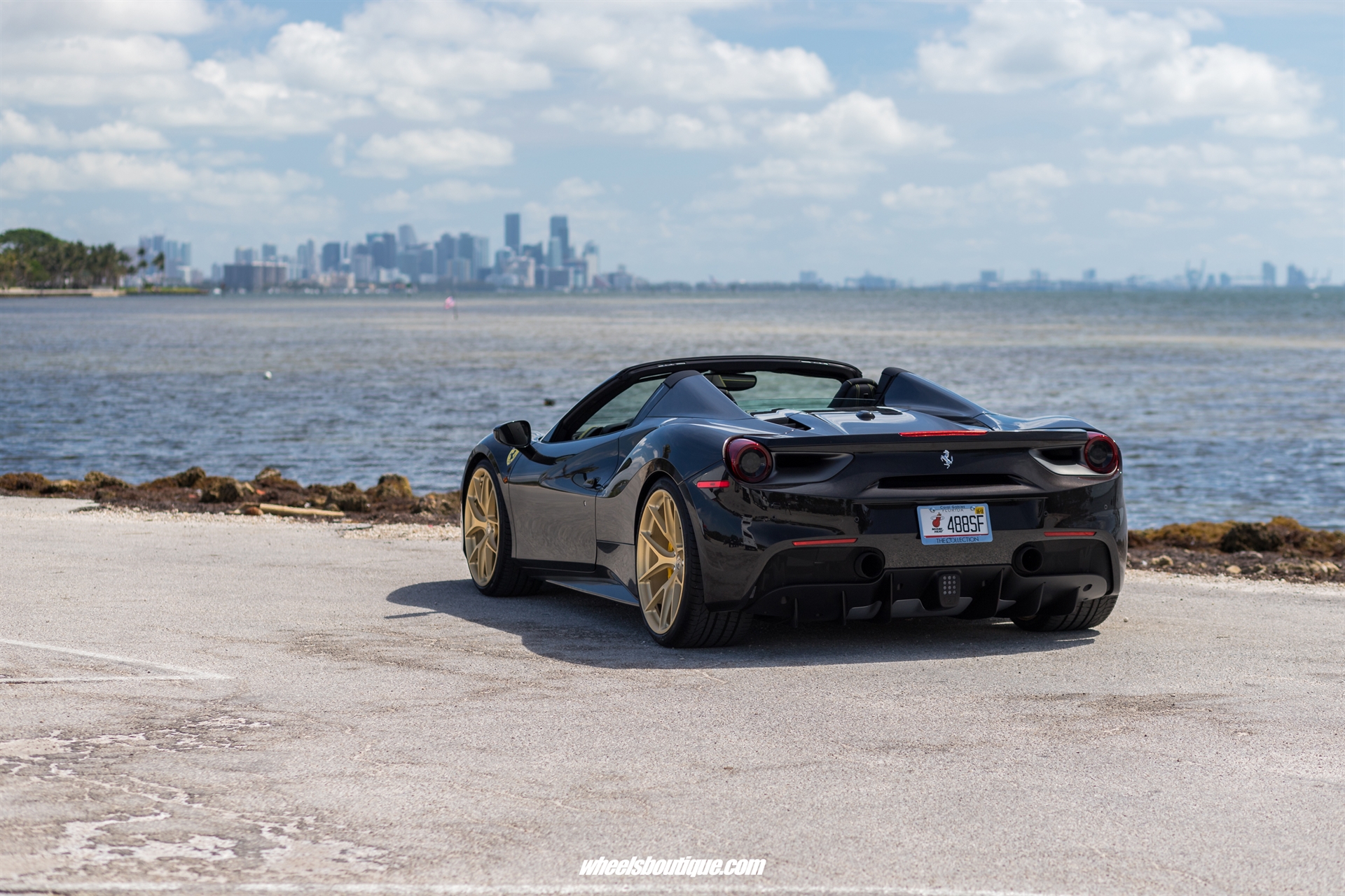 Ferrari 488 Spider | Nero | on HRE P101 | Frozen Brushed Gold