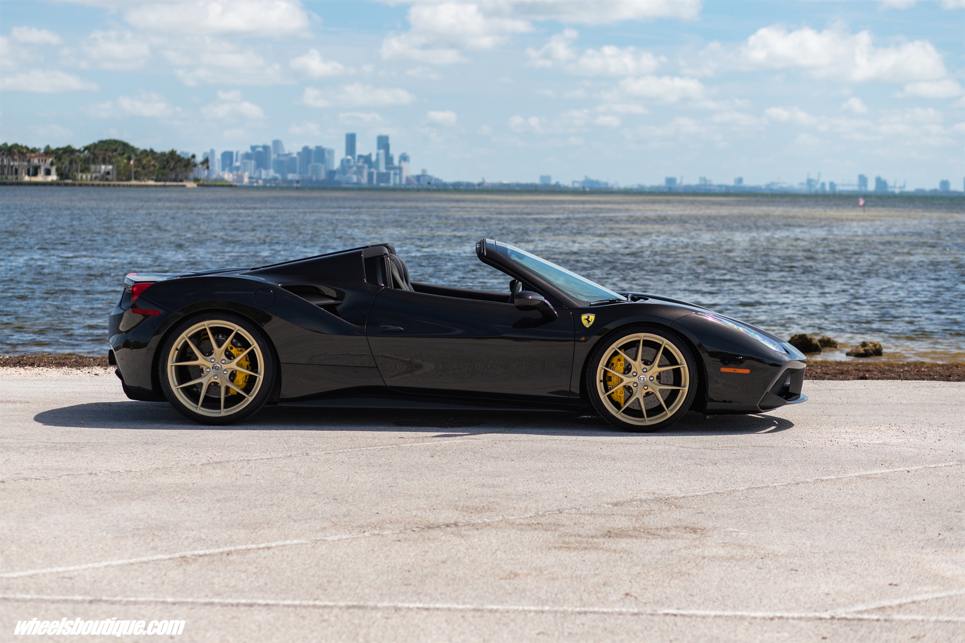 Ferrari 488 Spider | Nero | on HRE P101 | Frozen Brushed Gold