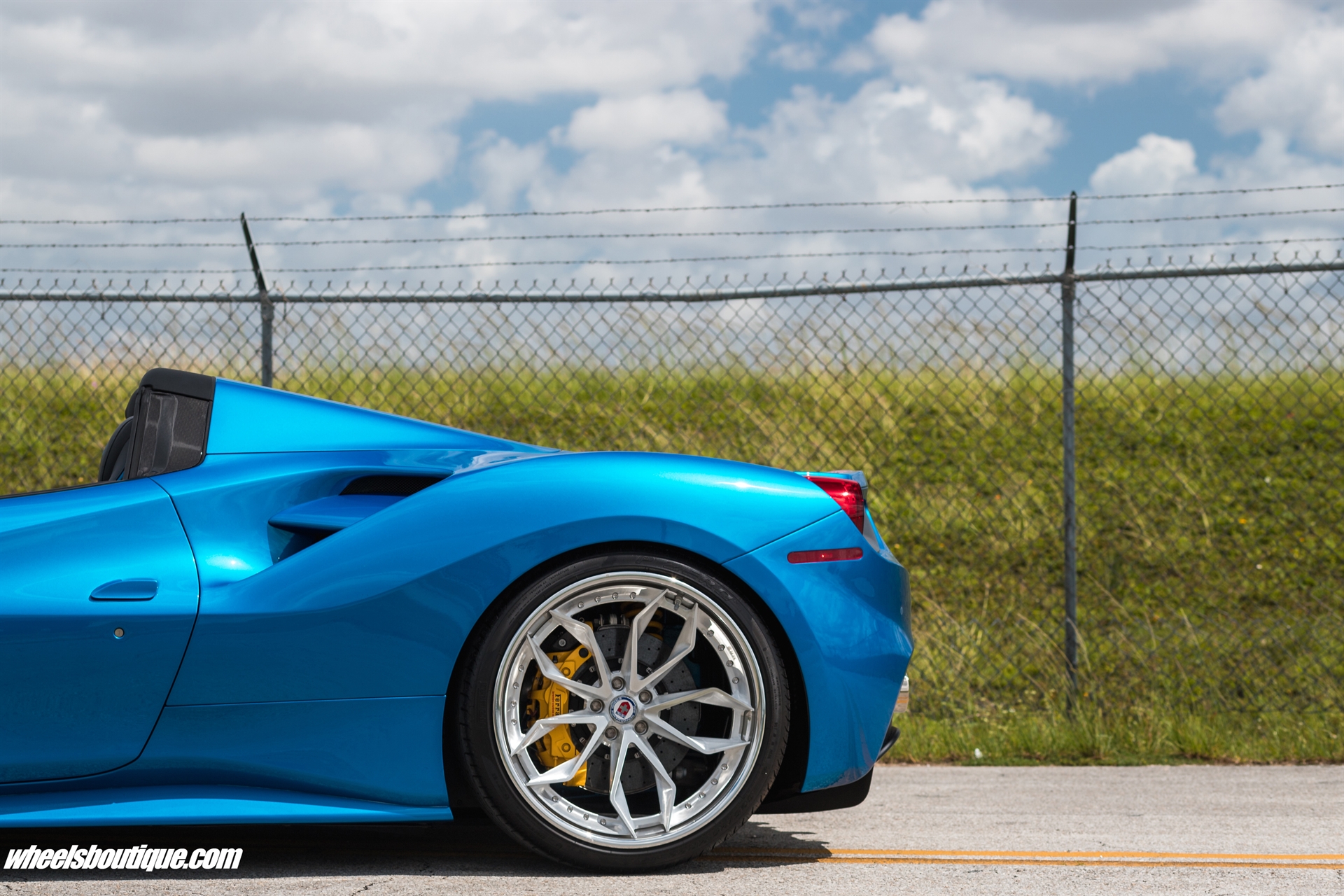 Ferrari 488 Spider | Blu Corza | on HRE S201 | Brushed Clear