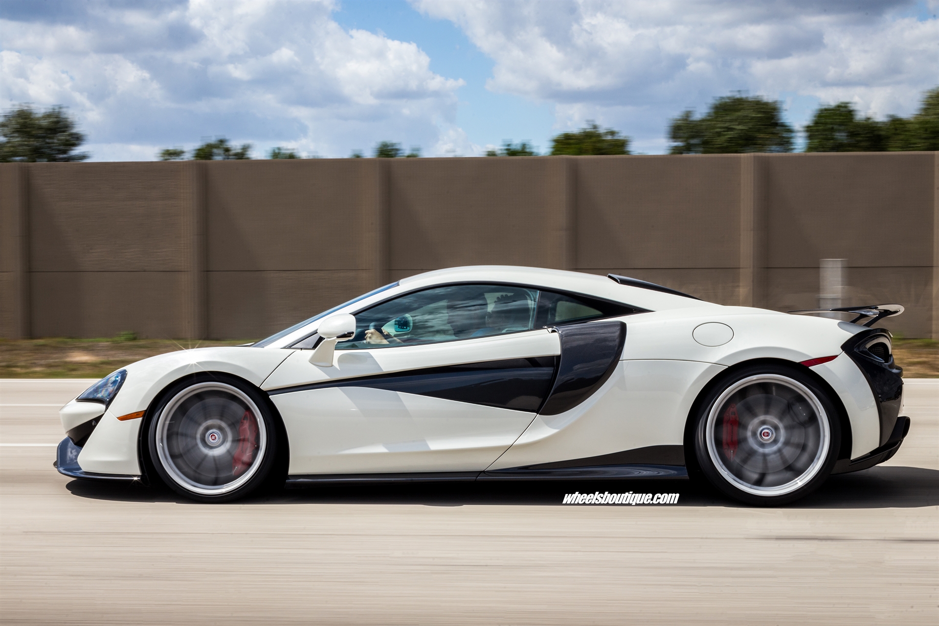 HRE P201 w/ Novitec Full Carbon Aero Kit | Mclaren 570S