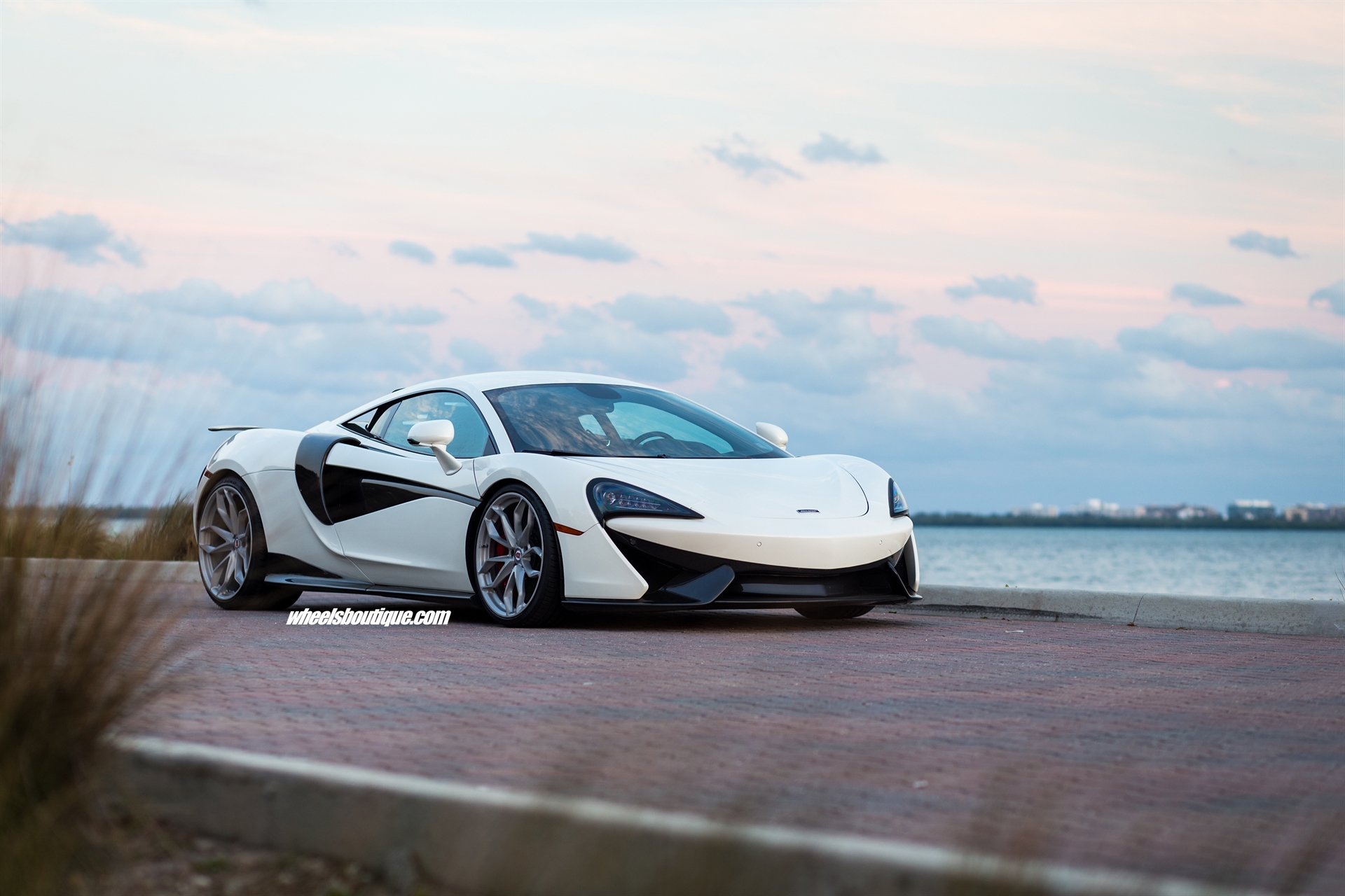 HRE P201 w/ Novitec Full Carbon Aero Kit | Mclaren 570S