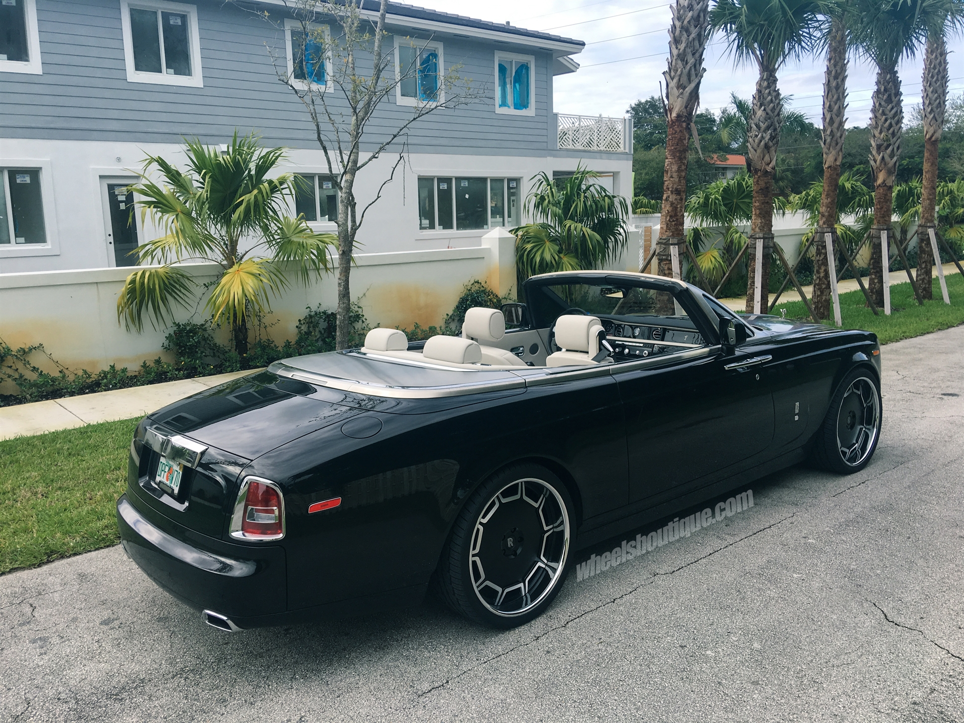 Giovanna Barbados | Rolls Royce Drophead Coupe