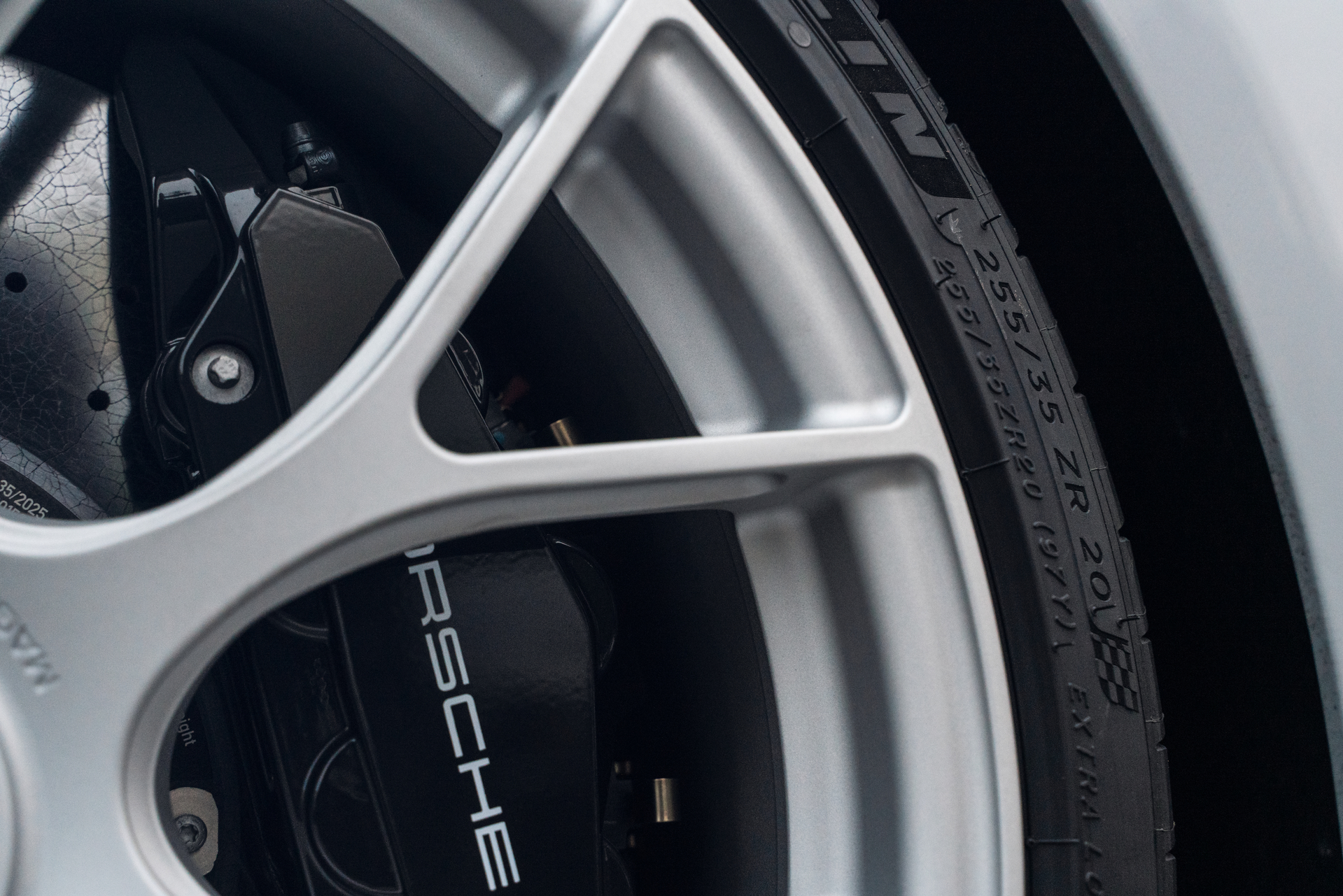 Porsche 992.2 GTS | Carerra White | on iPE 520M Magnesium Wheels | Satin Silver