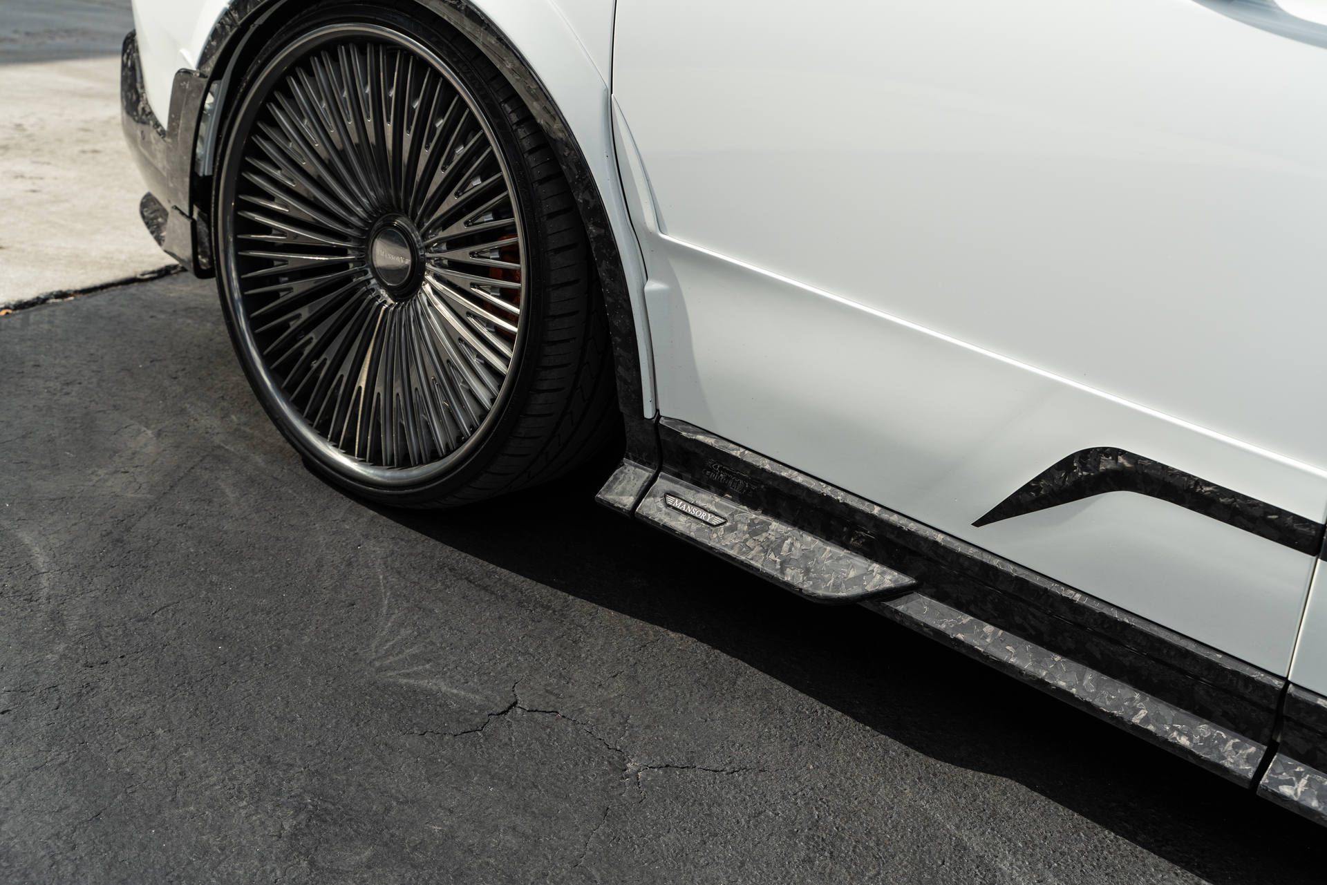 Rolls Royce Cullinan | English White | on 1886 G007 | Mirror Polished Smoke